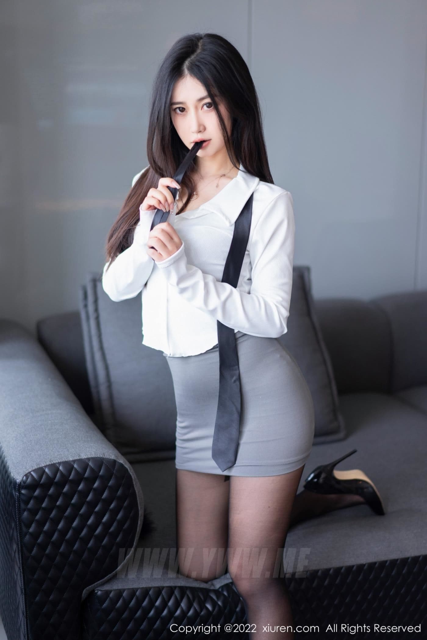 XiuRen秀人网 No.5795 laura阿姣 黑丝美腿