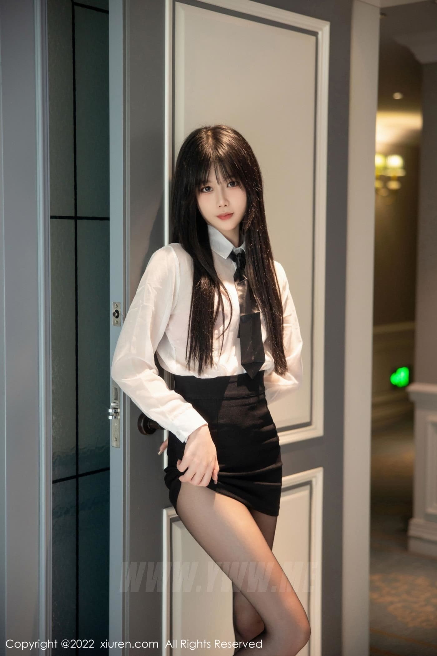 XiuRen秀人网 No.5861 77qiqi 短裙黑丝