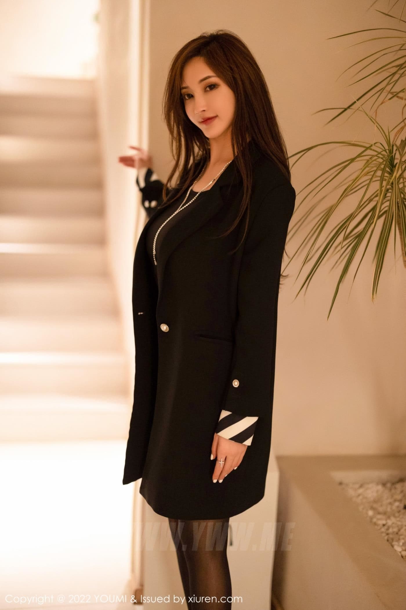 YOUMI尤蜜荟 VOL.863 土肥圆Iris 黑丝美腿