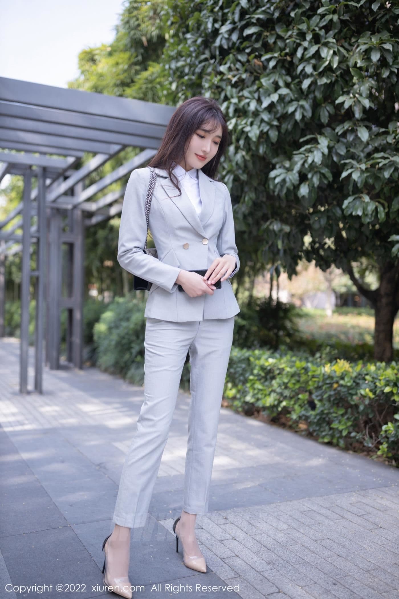XiuRen秀人网 No.5840 陆萱萱 制服美腿