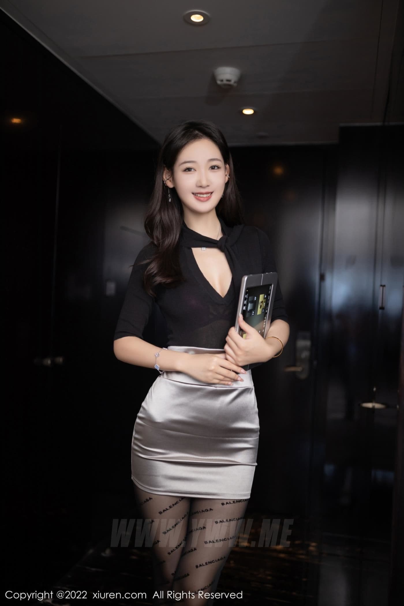 XiuRen秀人网 No.5887 唐安琪 黑丝短裙
