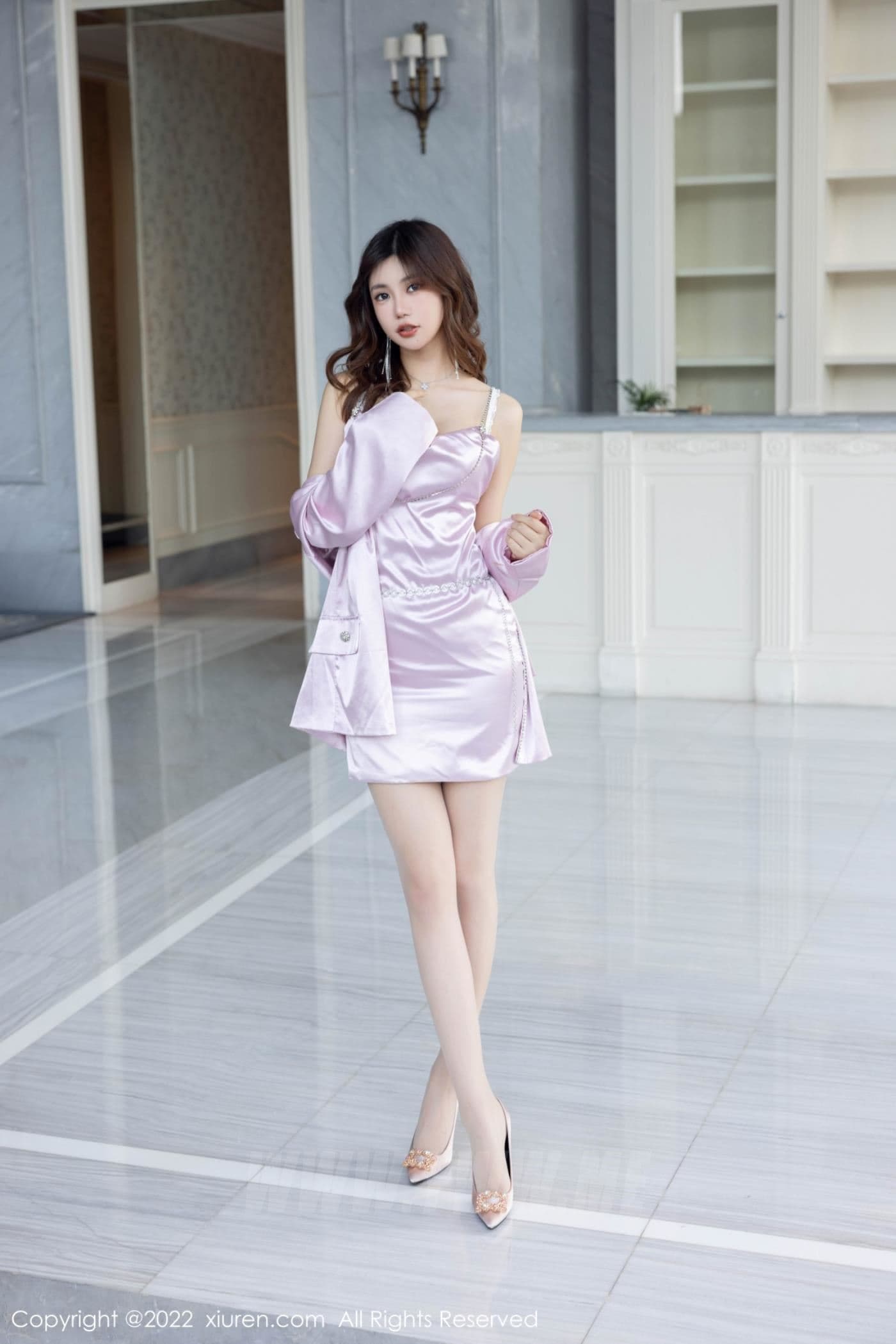 XiuRen秀人网 No.5879 绮里嘉ula 丰腴美腿
