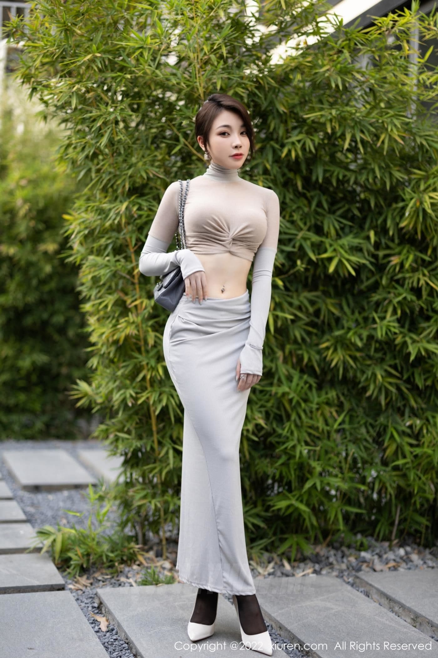 XiuRen秀人网 No.5895 徐莉芝Booty 黑丝美腿