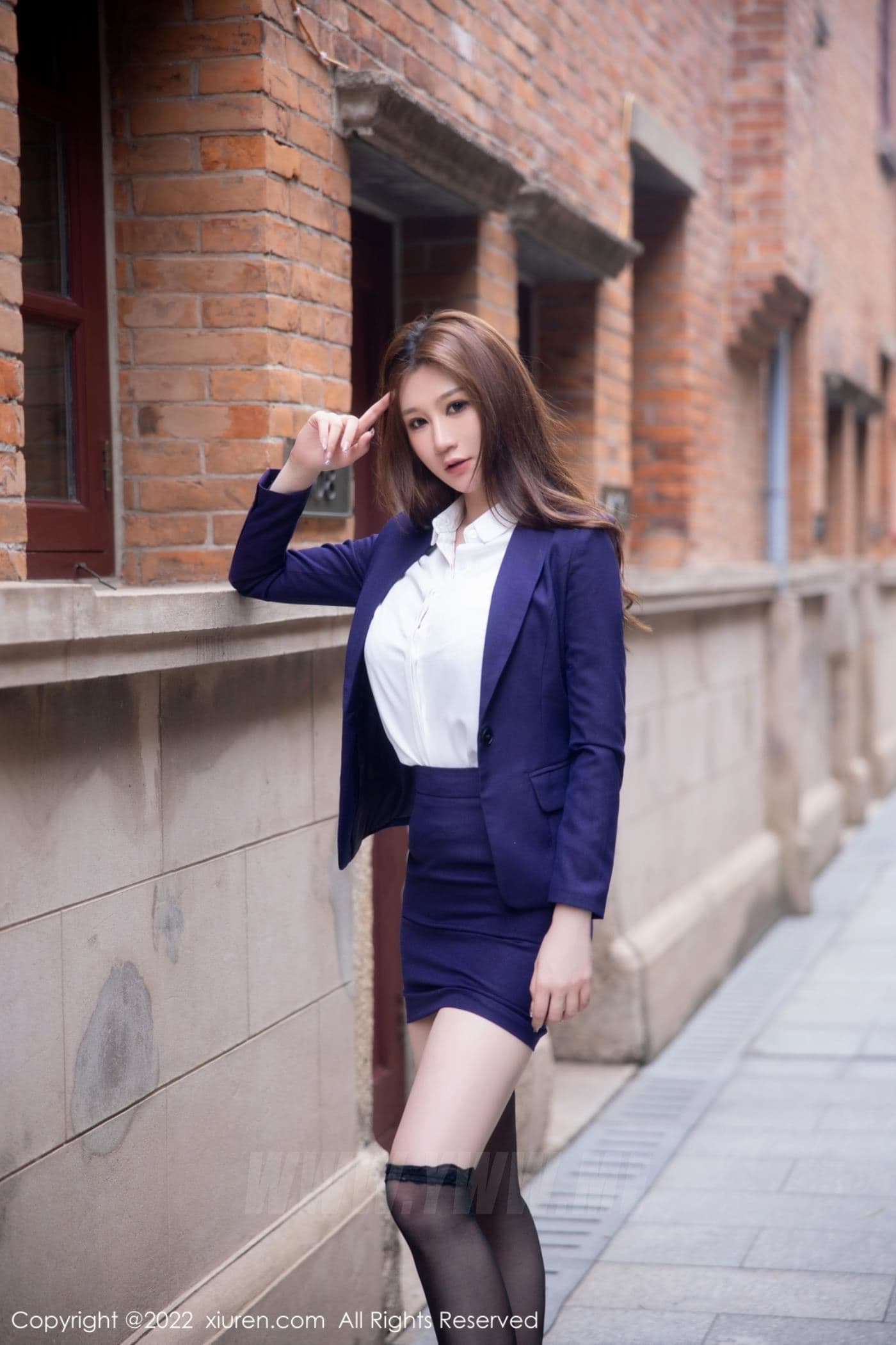 XiuRen秀人网 No.5907 顾乔楠Cora 黑丝美臀