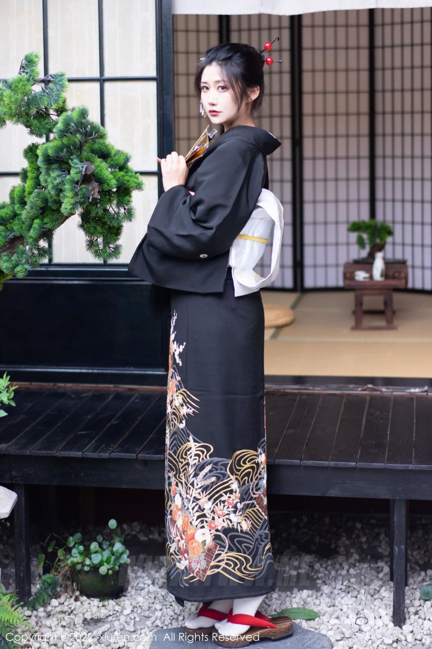 XiuRen秀人网 No.5932 laura阿姣 和服美腿