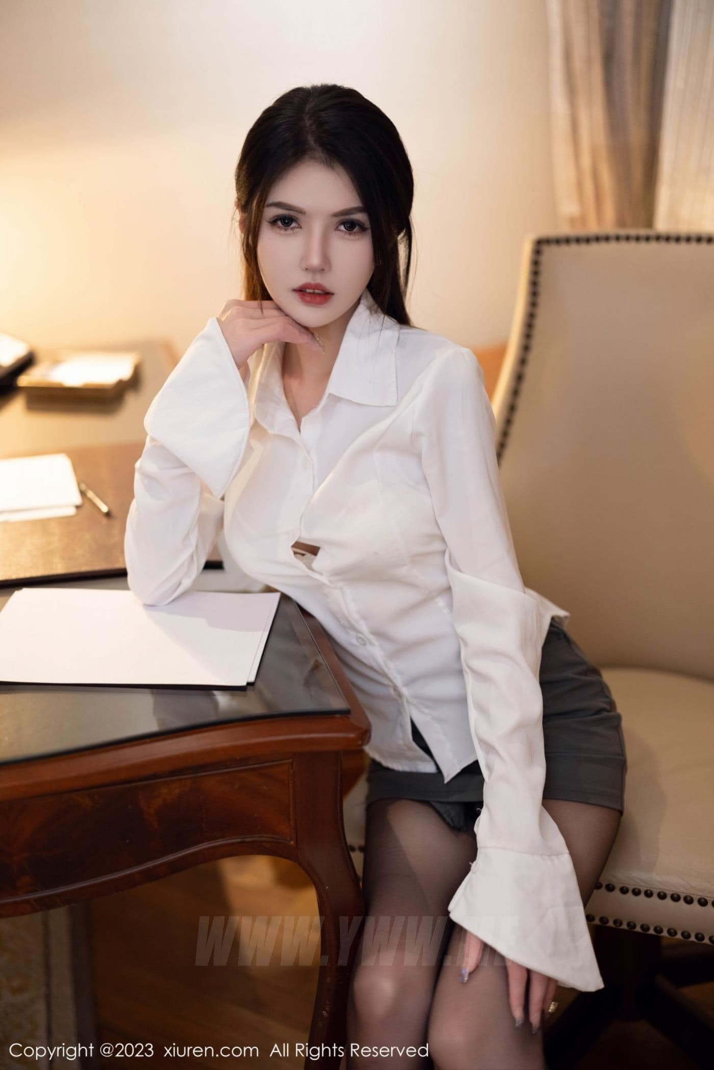 XiuRen秀人网 No.6125 媛媛酱belle 短裙丝袜