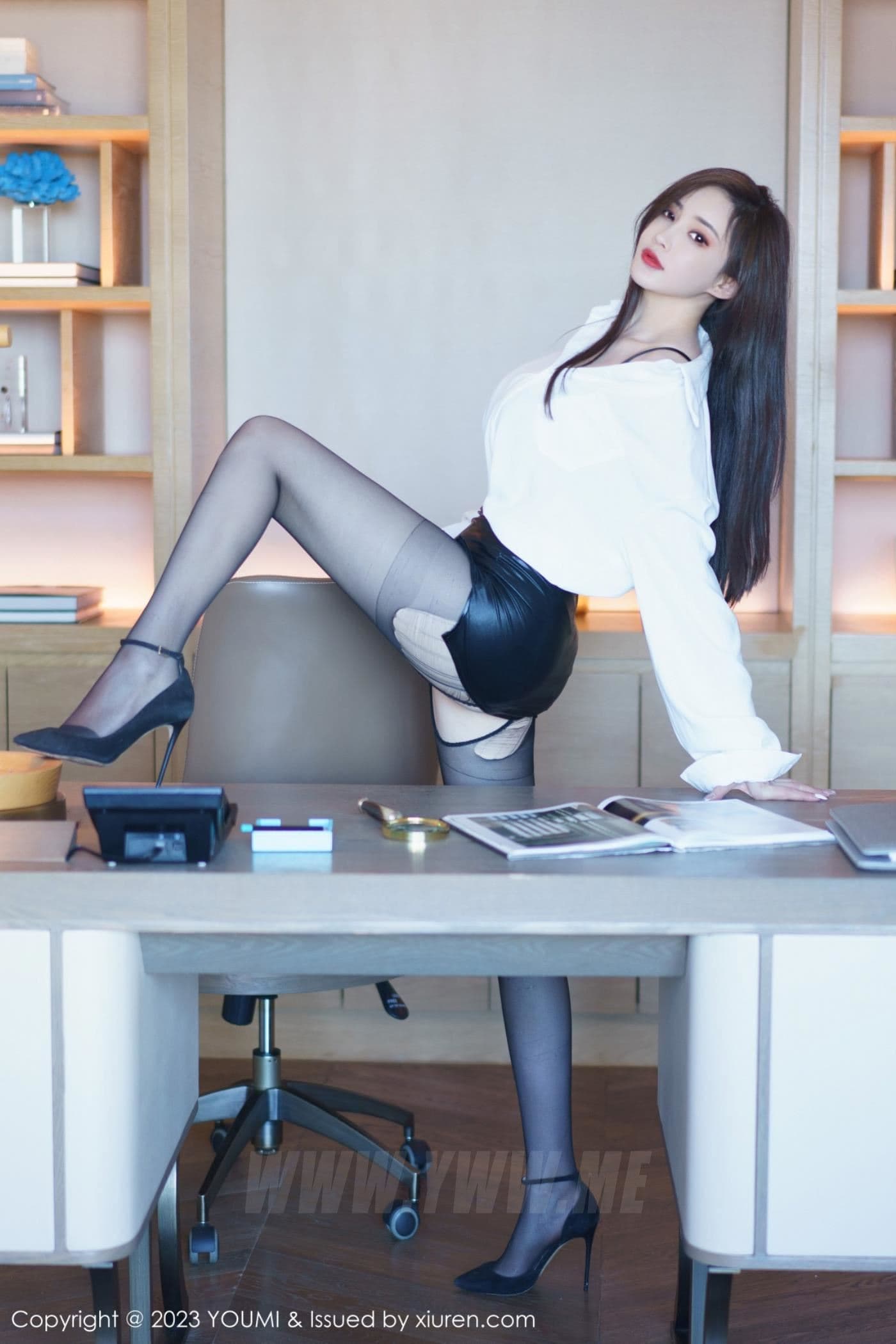 YOUMI尤蜜荟 VOL.890 Carol周妍希 黑丝美臀