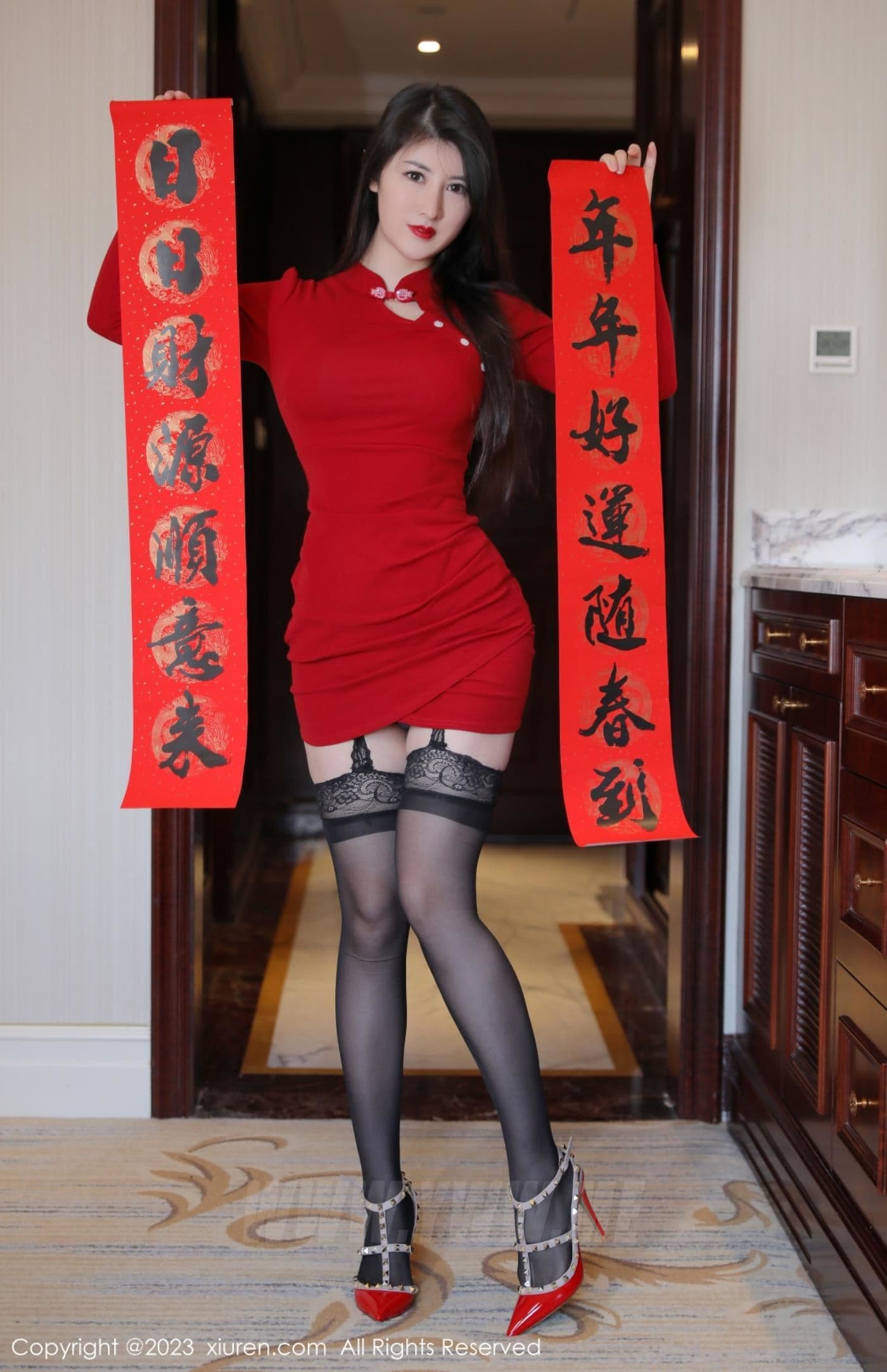 XiuRen秀人网 No.6166 诗诗kiki 黑丝美腿