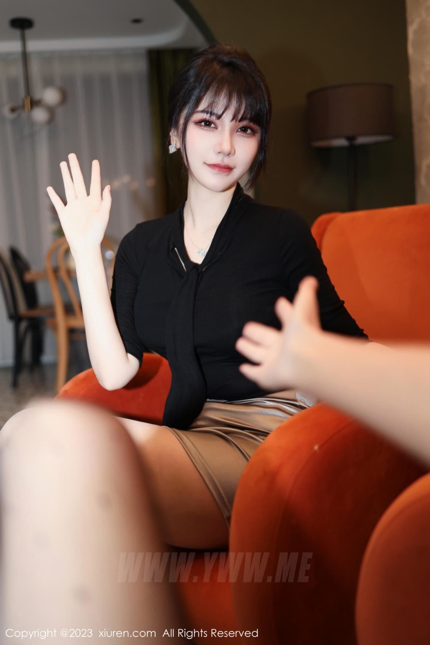 XiuRen秀人网 No.6256 桃桃子_ 短裙丰腴