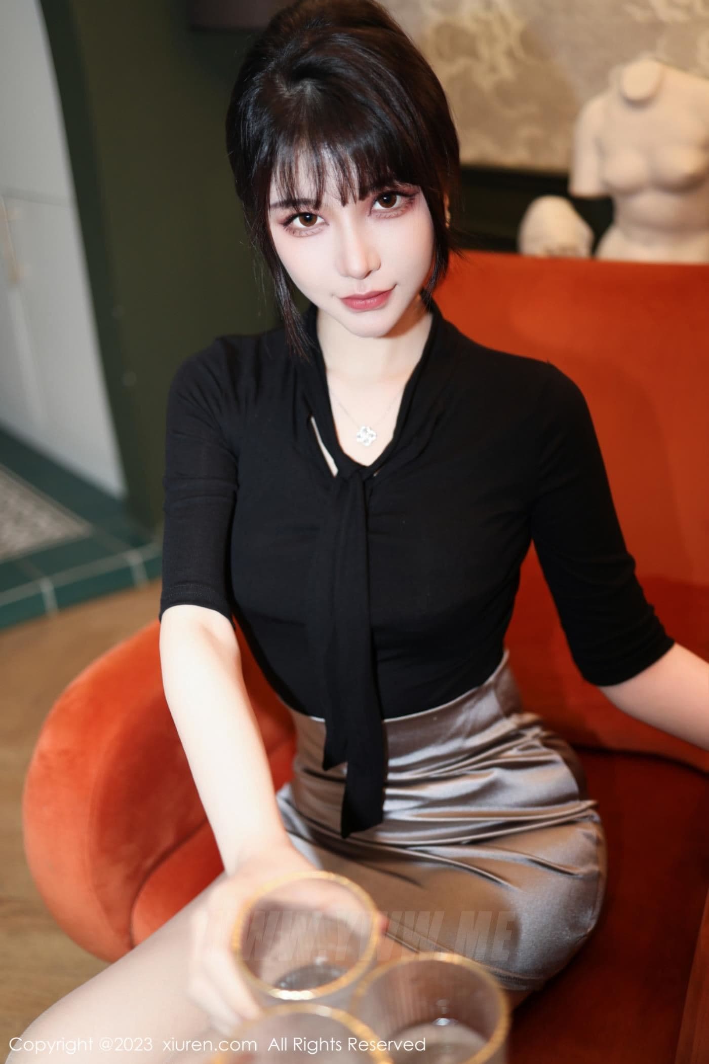 XiuRen秀人网 No.6256 桃桃子_ 短裙丰腴