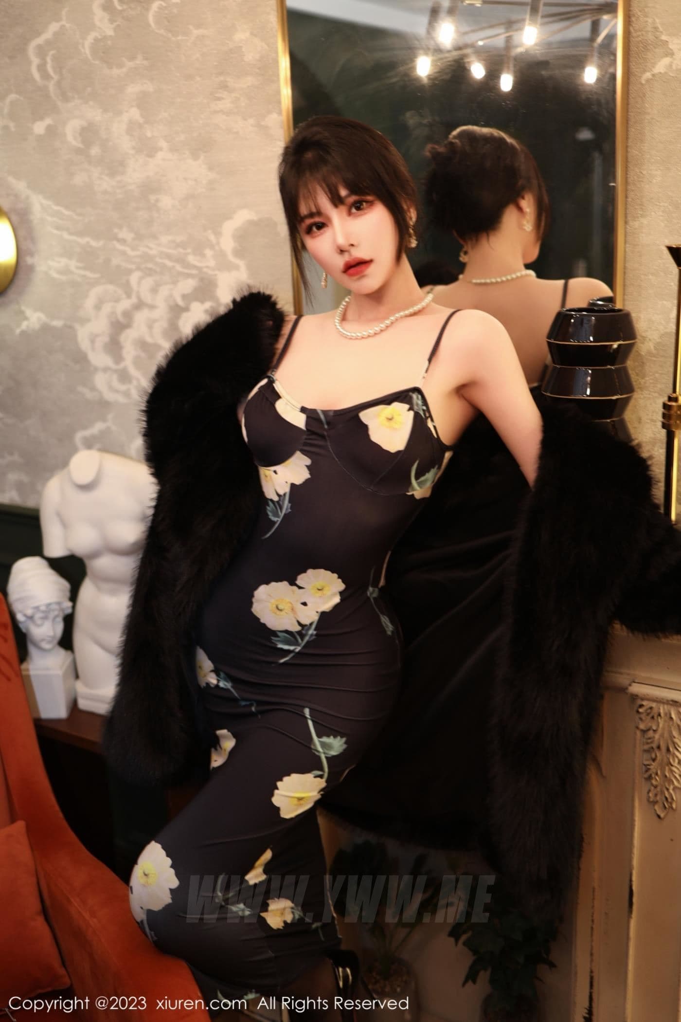 XiuRen秀人网 No.6220 桃桃子_ 黑丝美腿