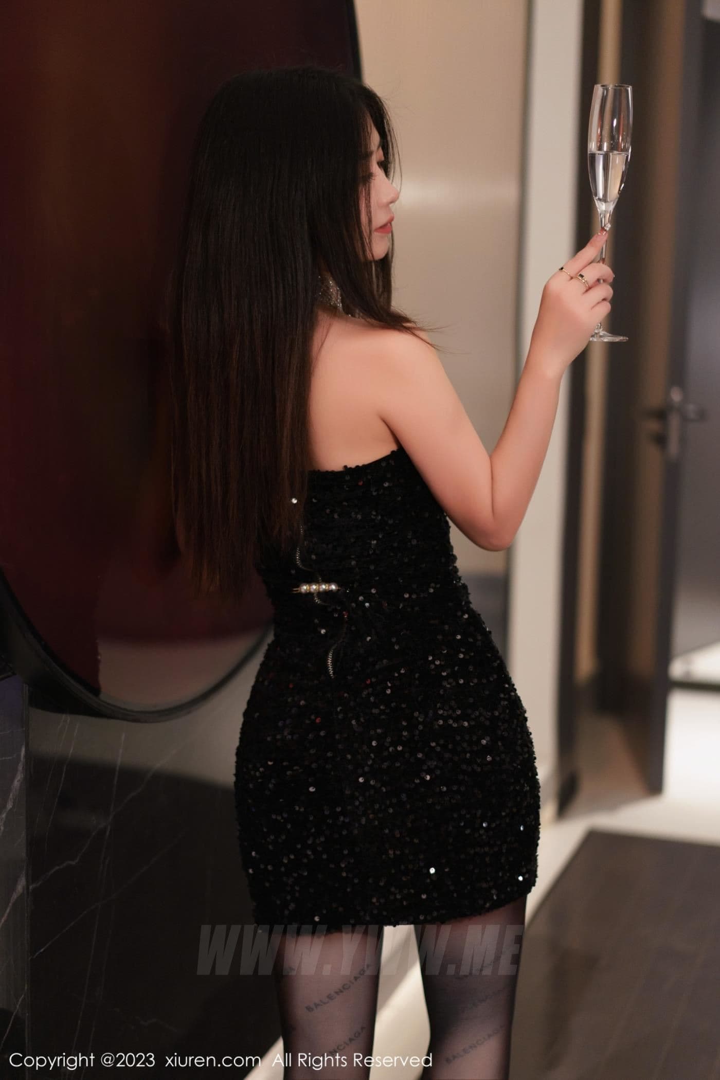 XiuRen秀人网 No.6244 laura阿姣 黑丝美腿