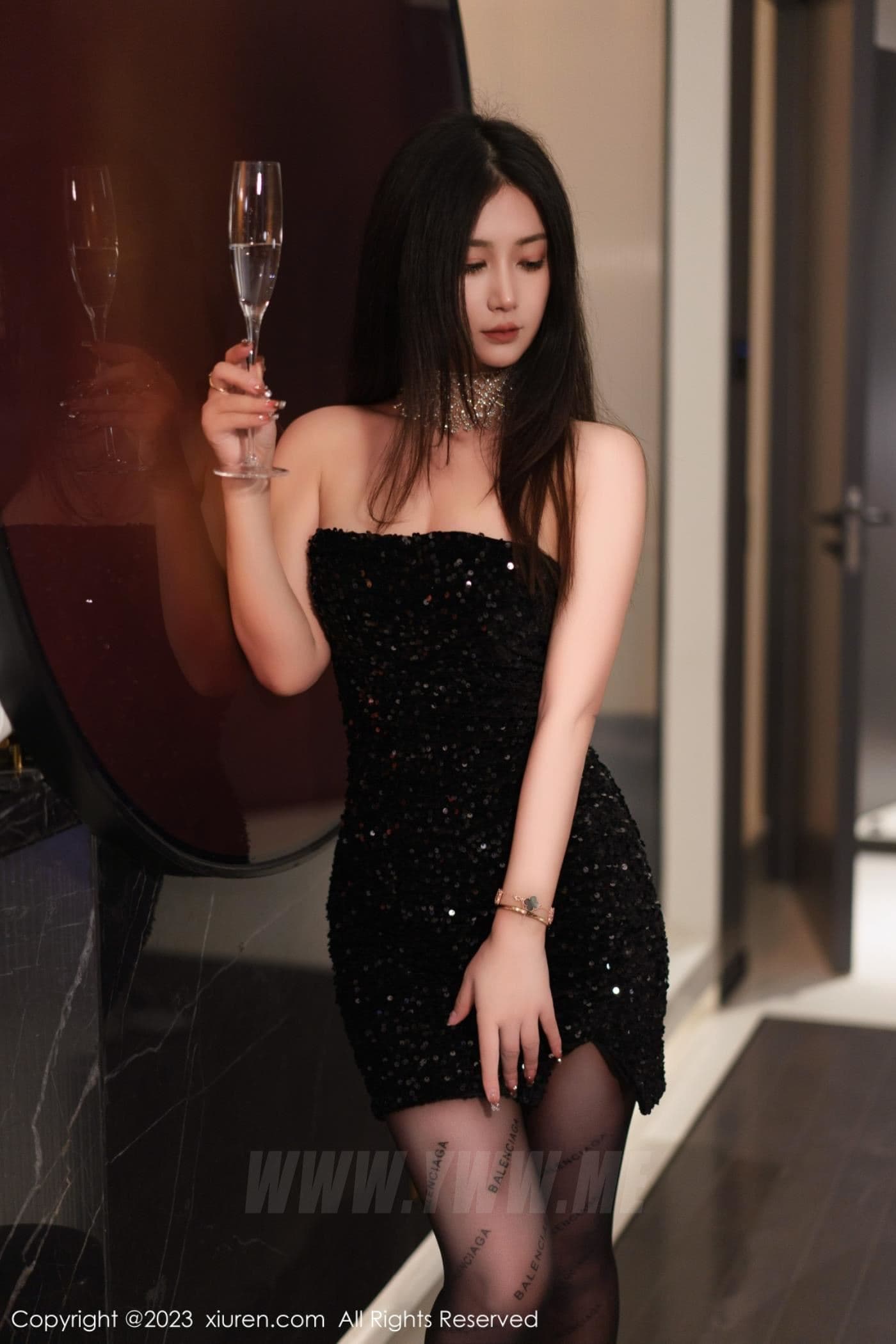 XiuRen秀人网 No.6244 laura阿姣 黑丝美腿
