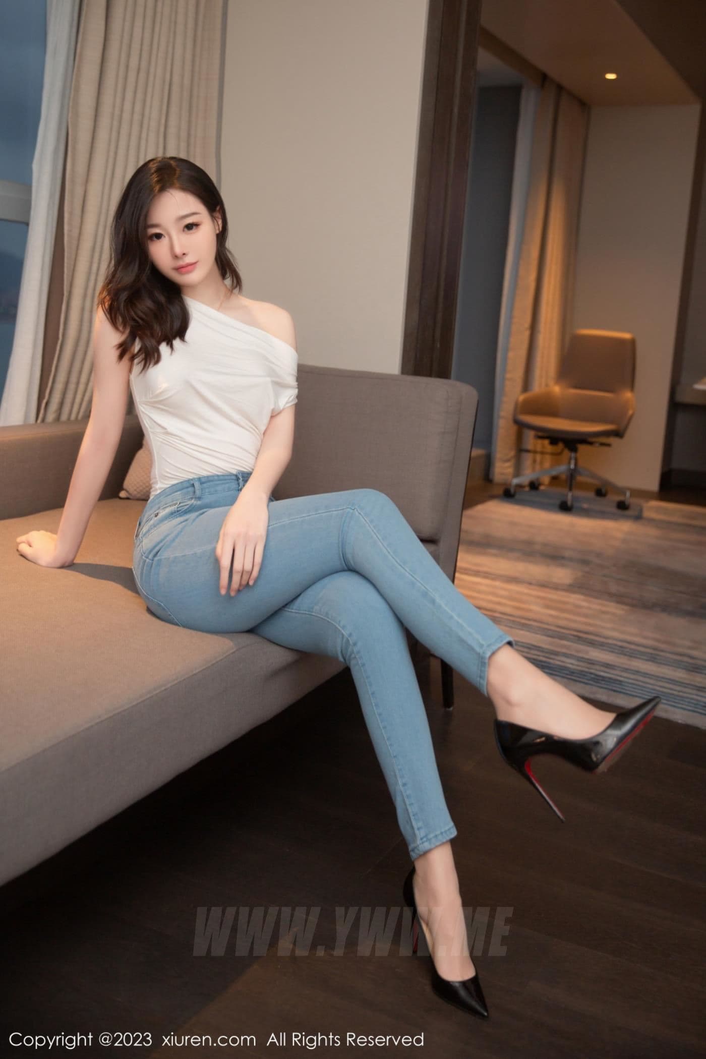 XiuRen秀人网 No.6250 是小逗逗 美臀牛仔裤