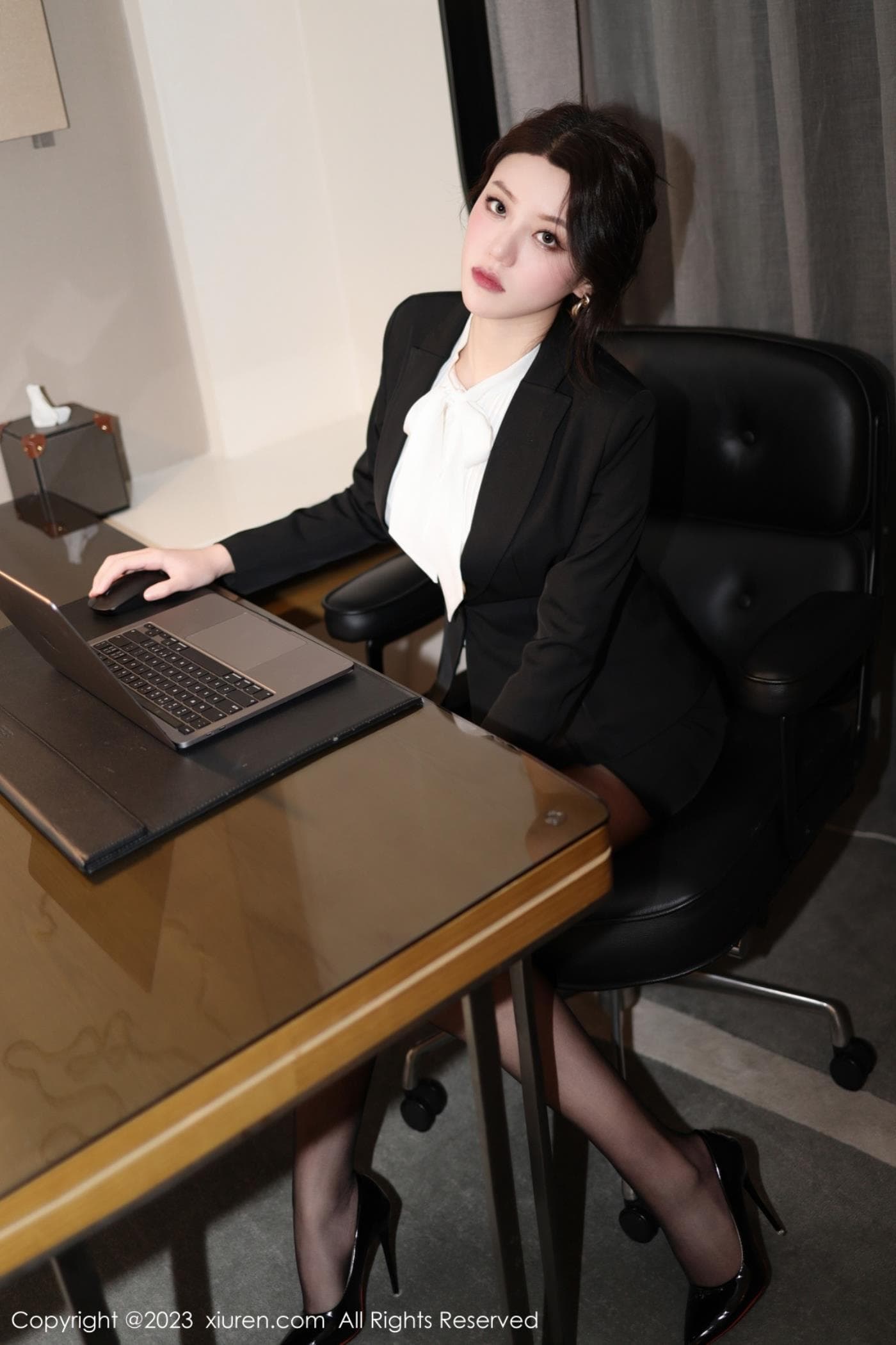XiuRen秀人网 No.6342 米娜MnaL 黑丝美腿