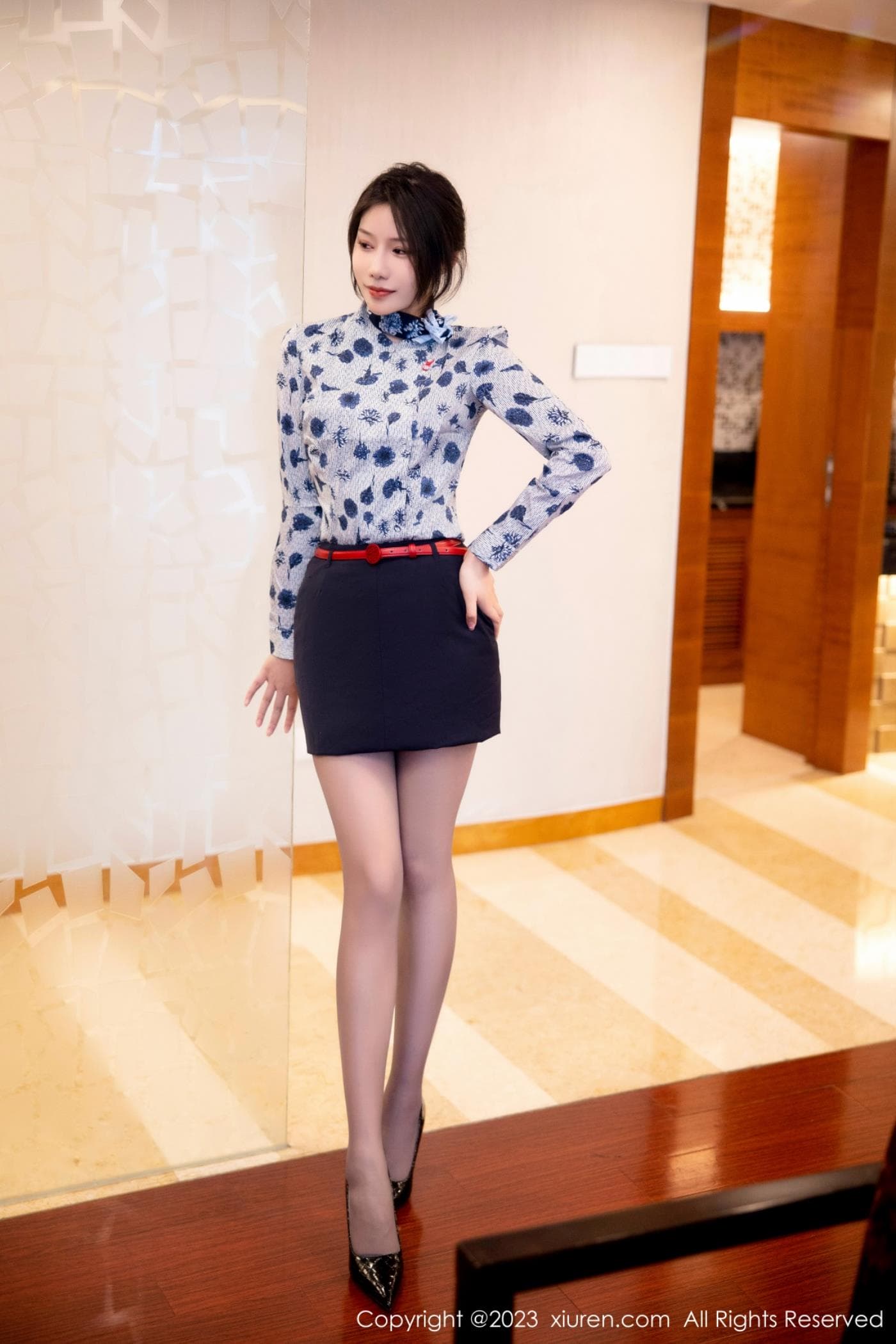 XiuRen秀人网 No.6338 王楚璇 新人制服短裙