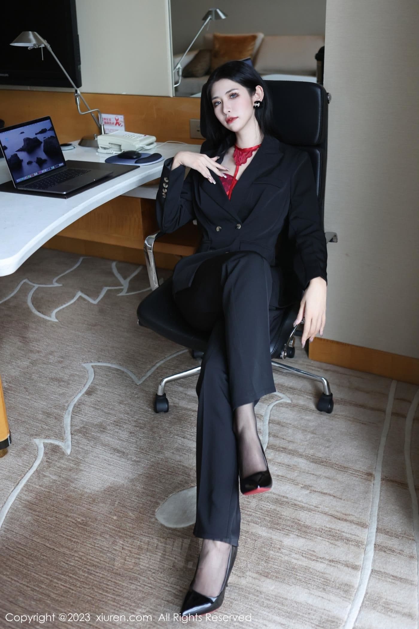 XiuRen秀人网 No.6402 依娜Yina 美腿新人