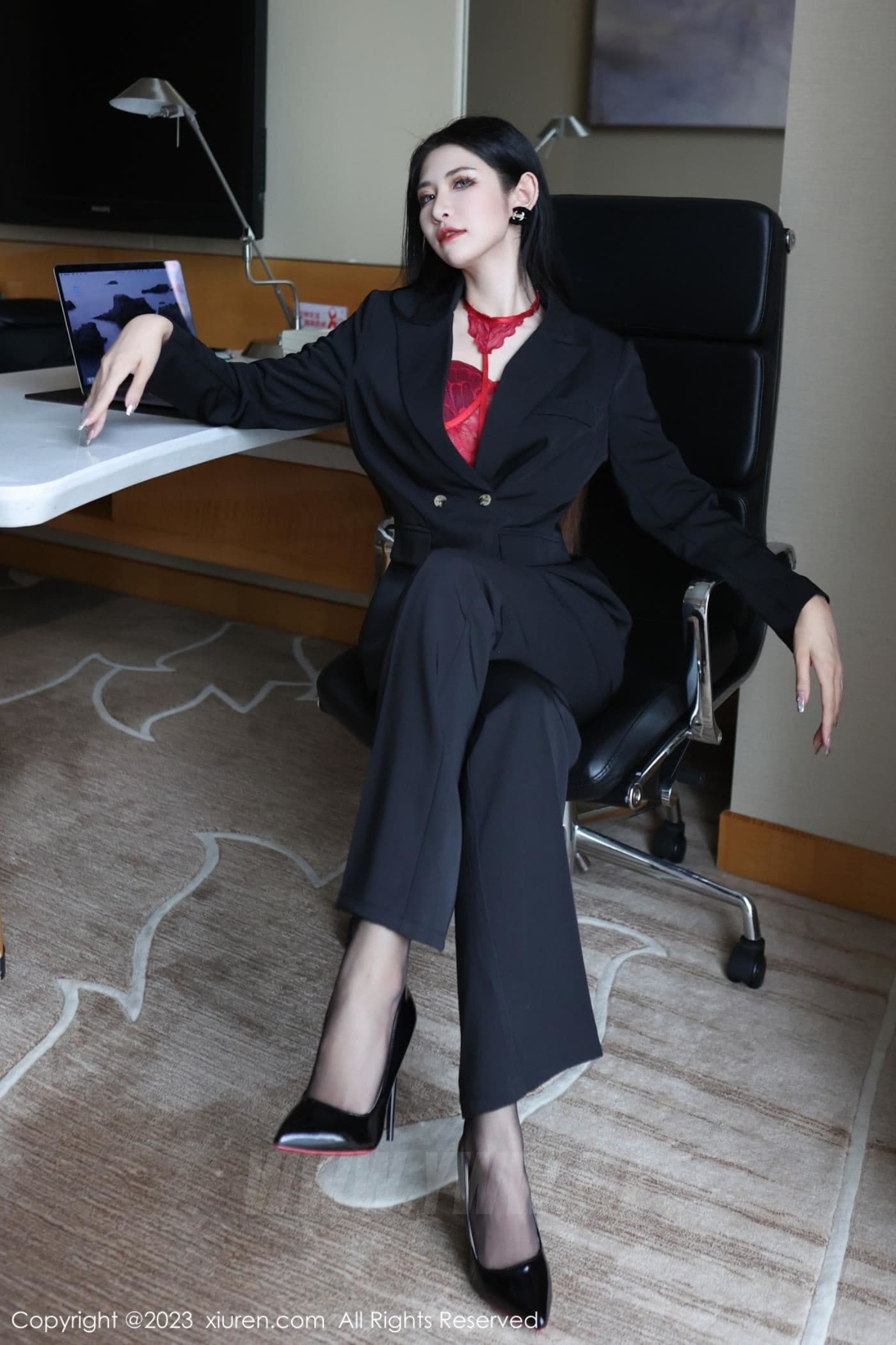 XiuRen秀人网 No.6402 依娜Yina 美腿新人