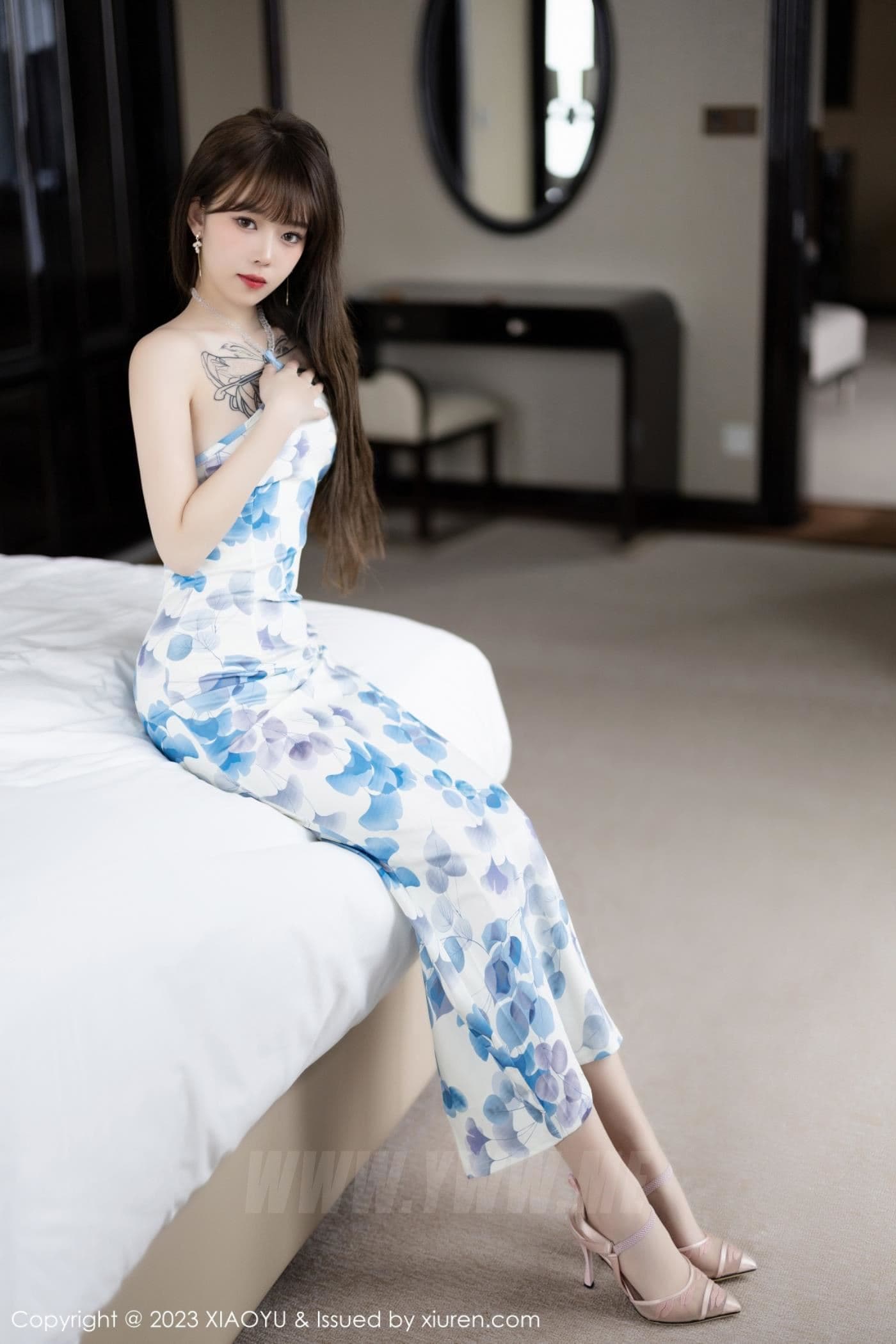 XIAOYU语画界 VOL.985 奶瓶. 长裙美腿