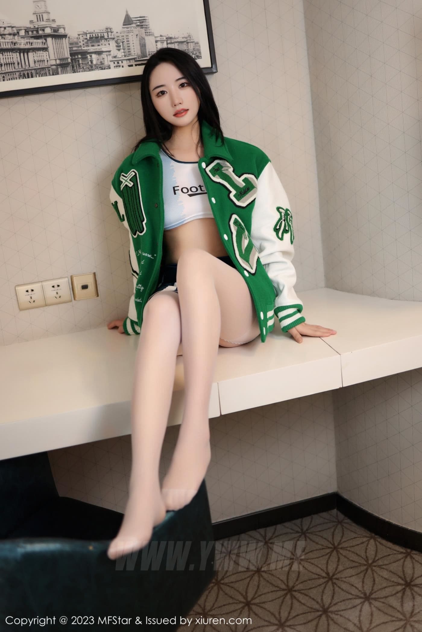 MFStar模范学院 VOL.602 汐汐爱吃草莓 丝袜美臀