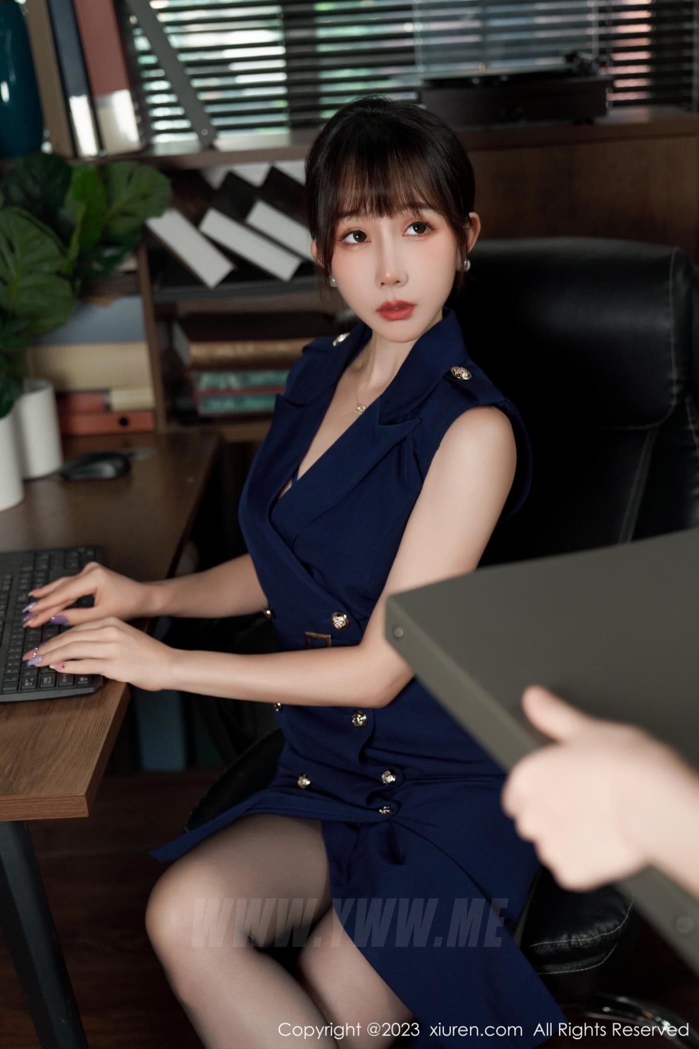XiuRen秀人网 No.6737 波巧酱 黑丝美腿