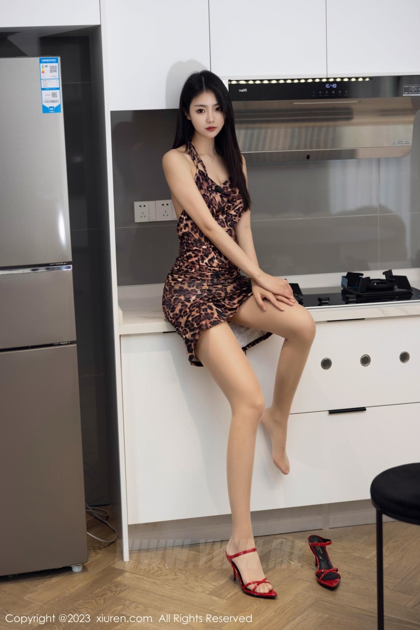 XiuRen秀人网 No.6703 可樂Vicky 短裙丝袜