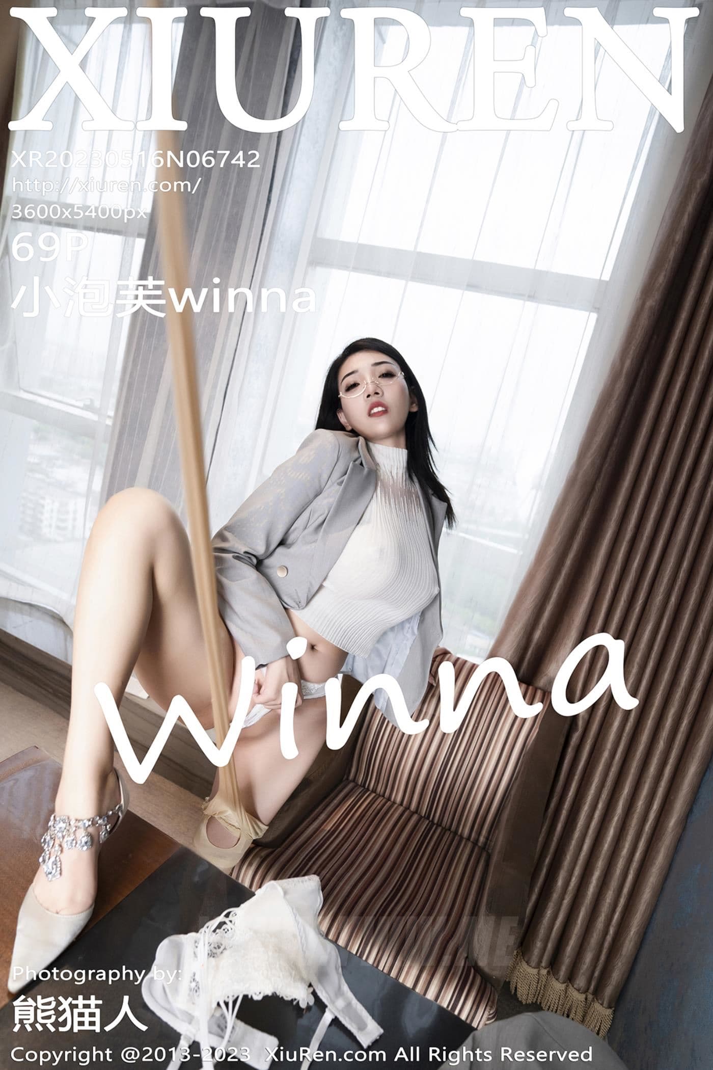 XiuRen秀人网 No.6742 小泡芙winna 短裙美腿