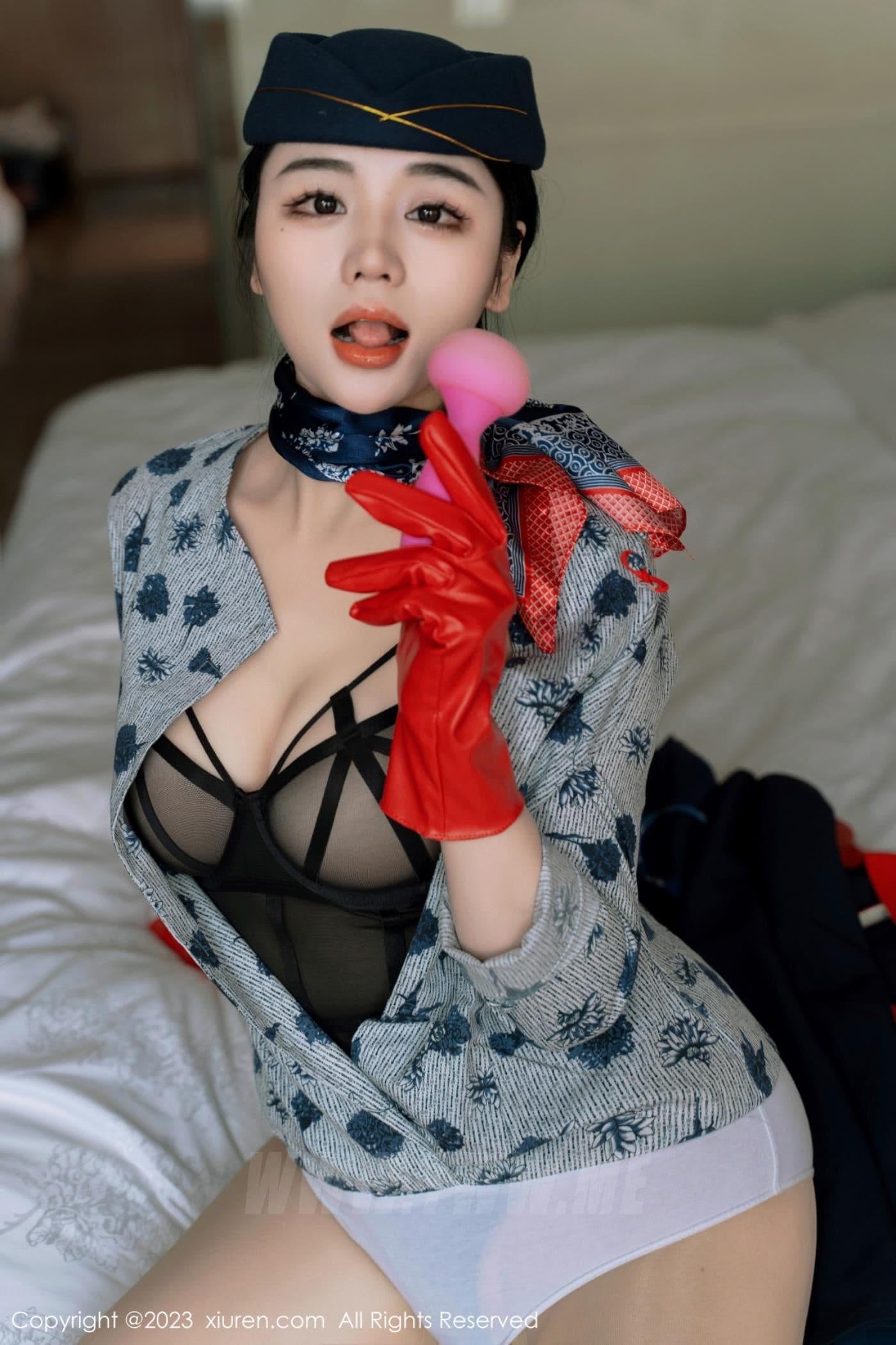 XiuRen秀人网 No.6790 汐汐爱吃草莓 制服美臀