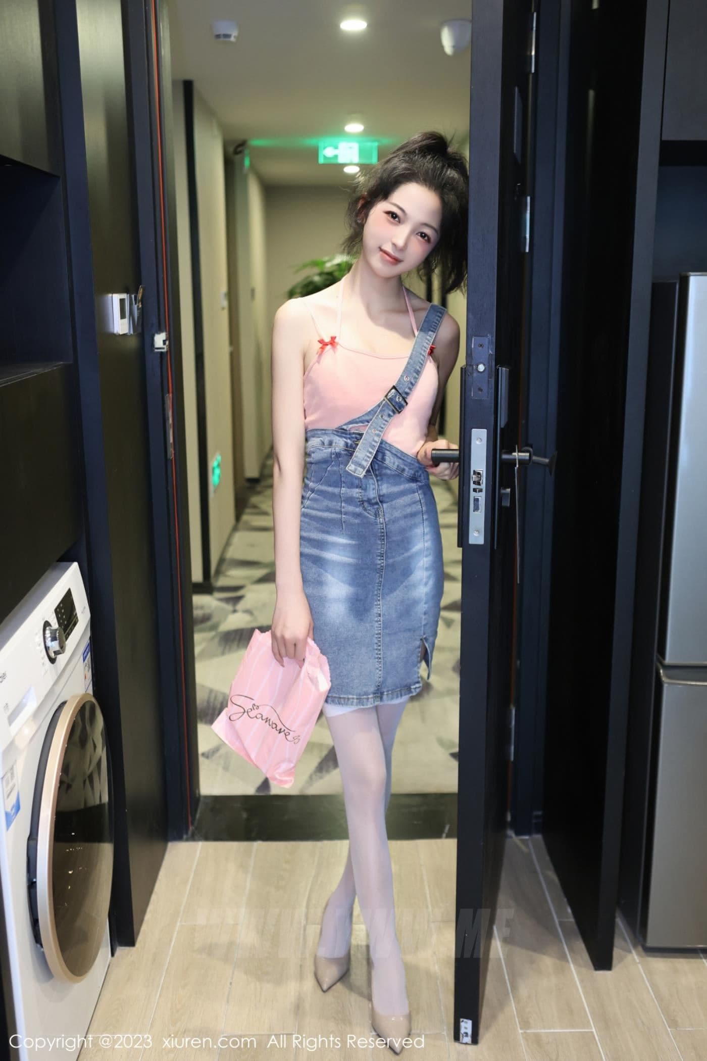 XiuRen秀人网 No.6816 茜茜Kimi 丝袜美腿