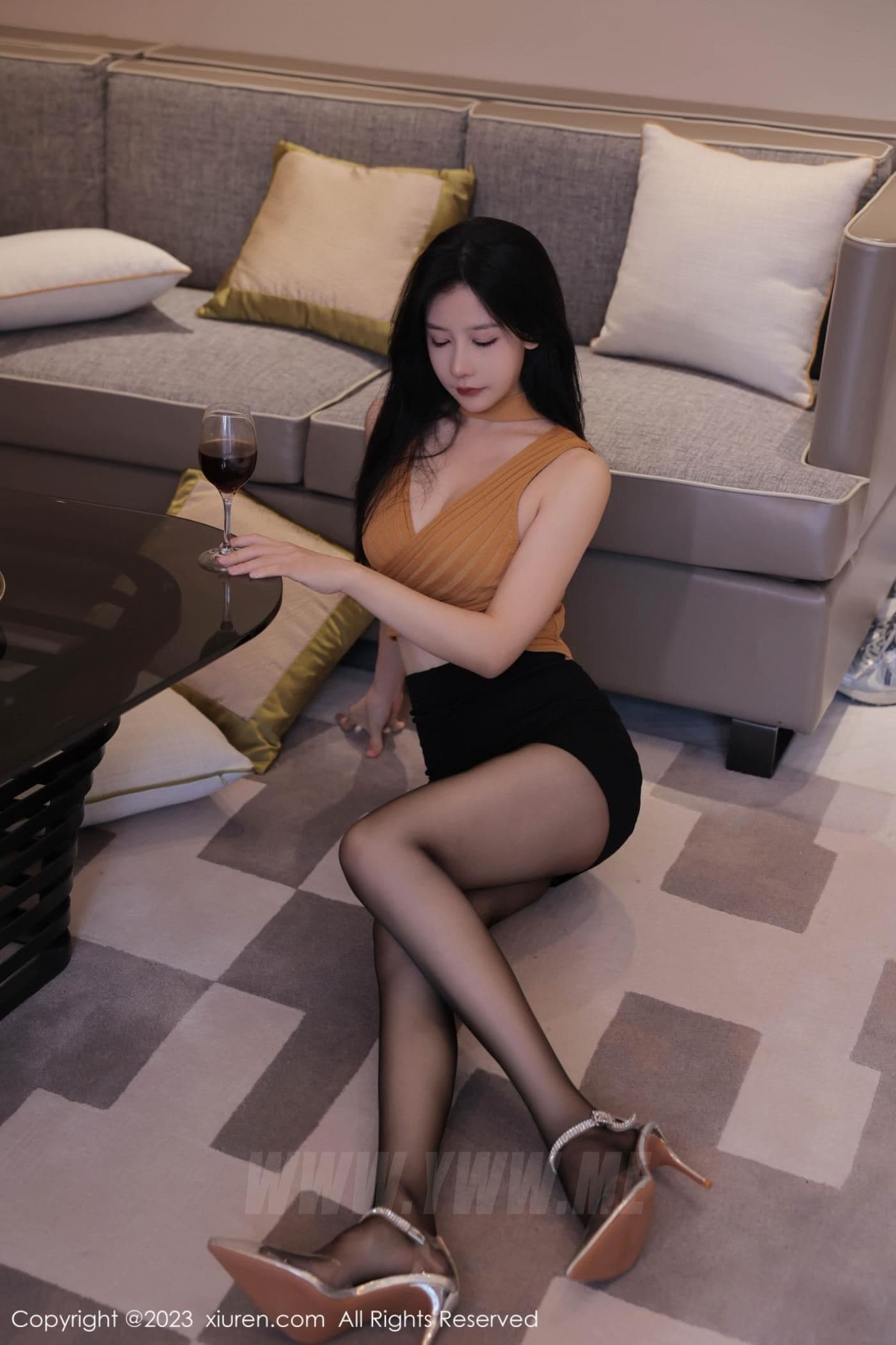 XiuRen秀人网 No.6920 尹甜甜 黑丝美腿