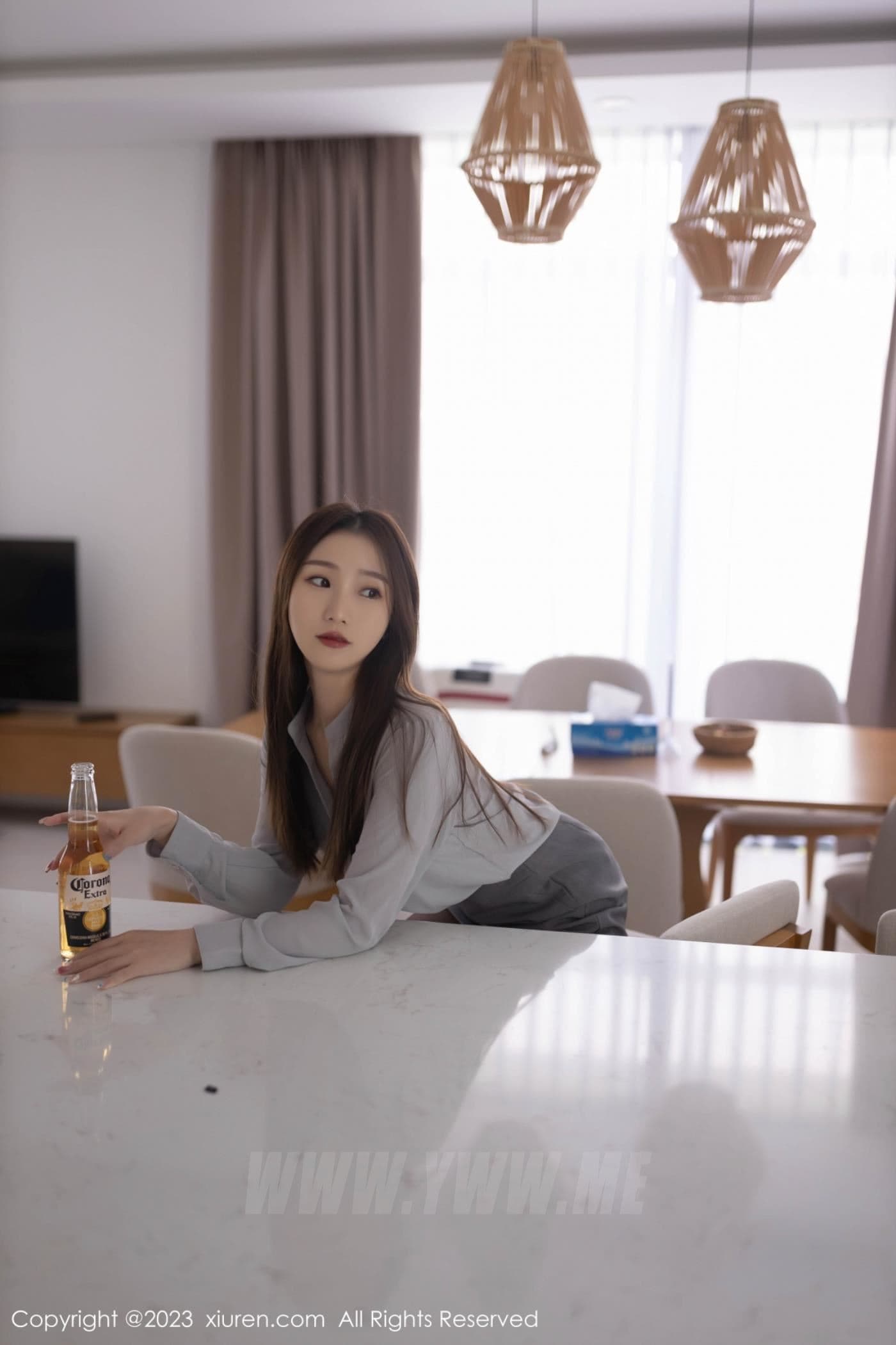 XiuRen秀人网 No.6989 杏子Yada 短裙美腿