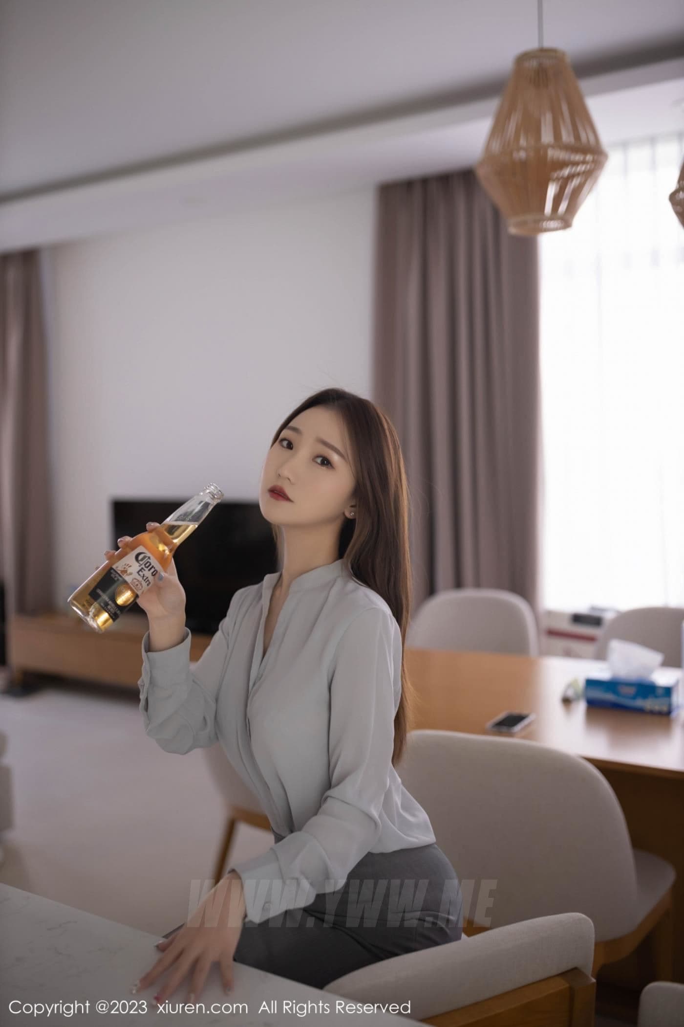 XiuRen秀人网 No.6989 杏子Yada 短裙美腿