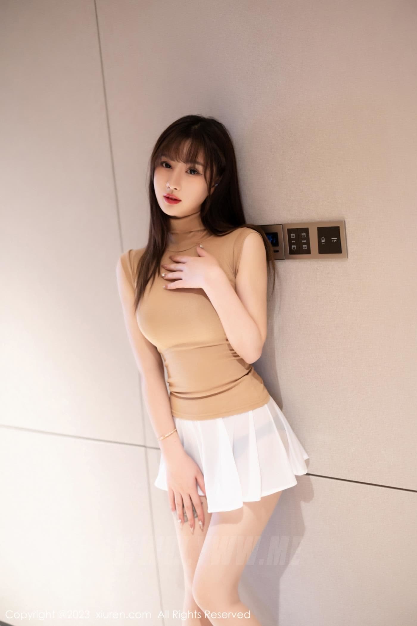 XiuRen秀人网 No.7013 张欣欣 短裙美腿