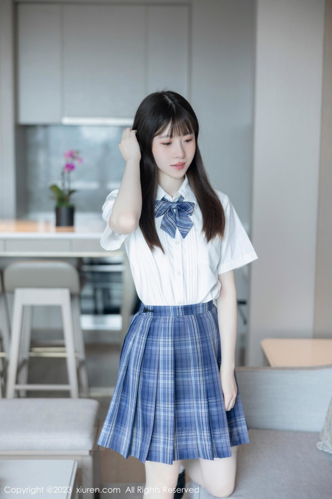XiuRen秀人网 No.6993 林悠悠 格子裙美腿
