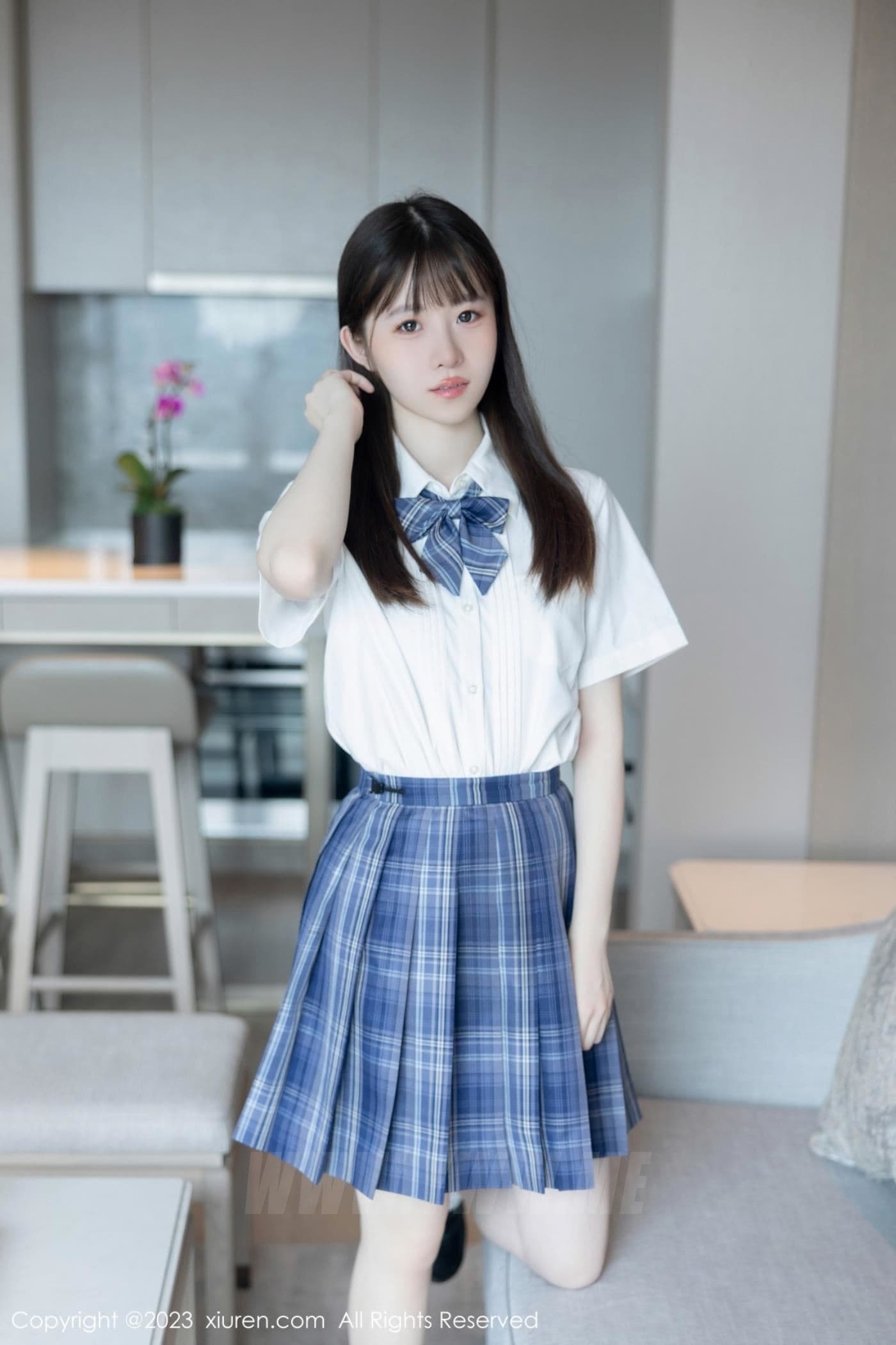 XiuRen秀人网 No.6993 林悠悠 格子裙美腿
