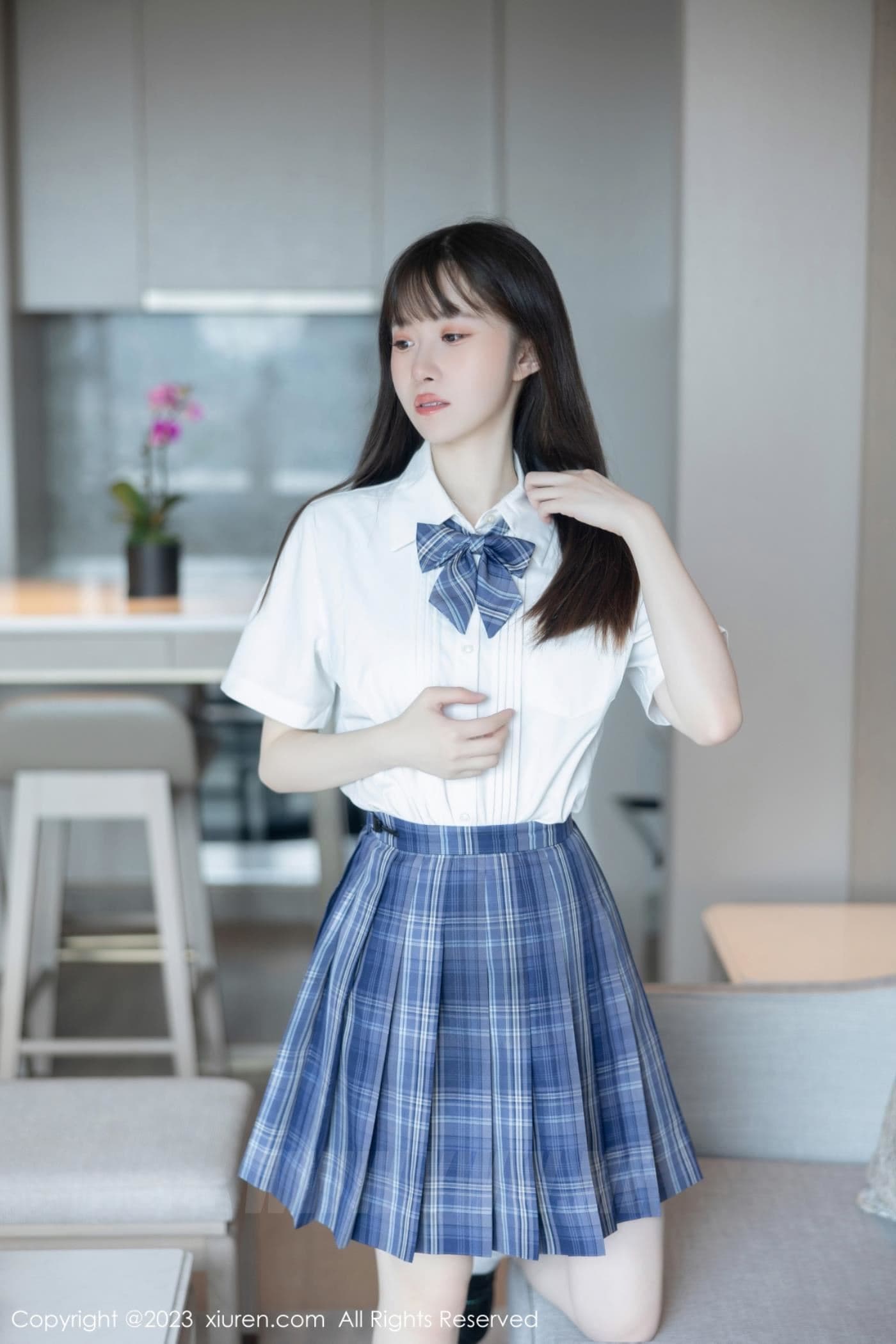XiuRen秀人网 No.6993 林悠悠 格子裙美腿