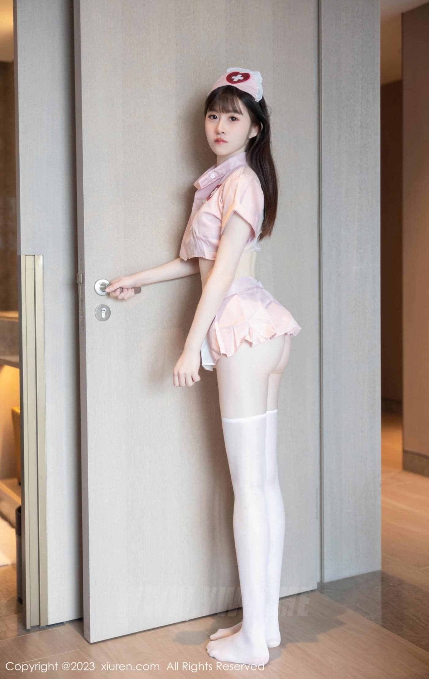 XiuRen秀人网 No.7090 林悠悠 护士服美腿