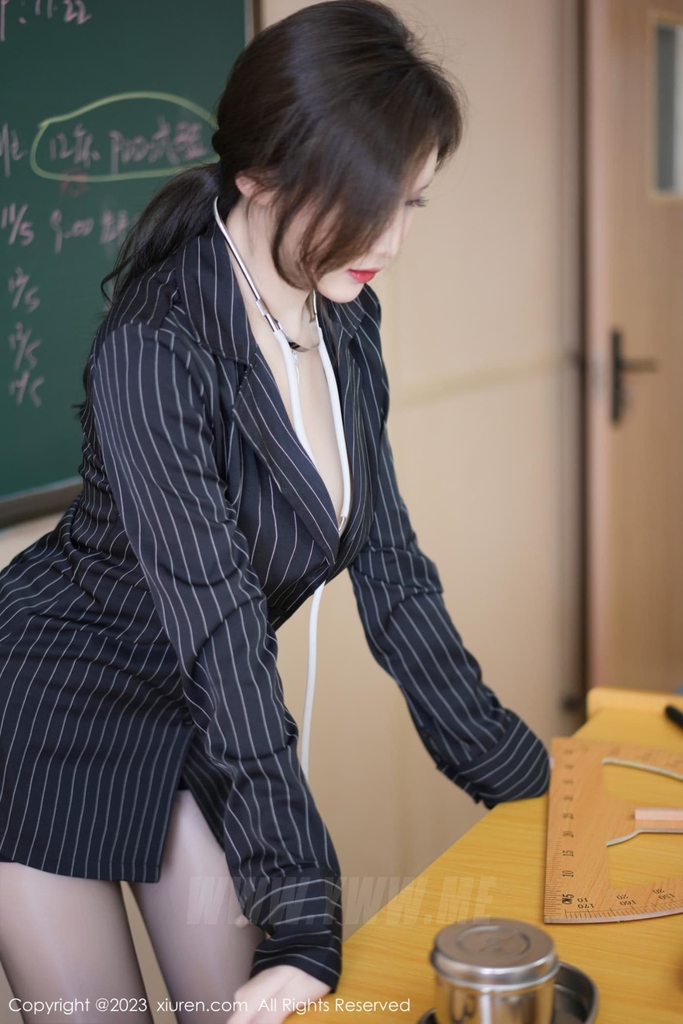XiuRen秀人网 No.7042 Carol周妍希 黑丝美腿