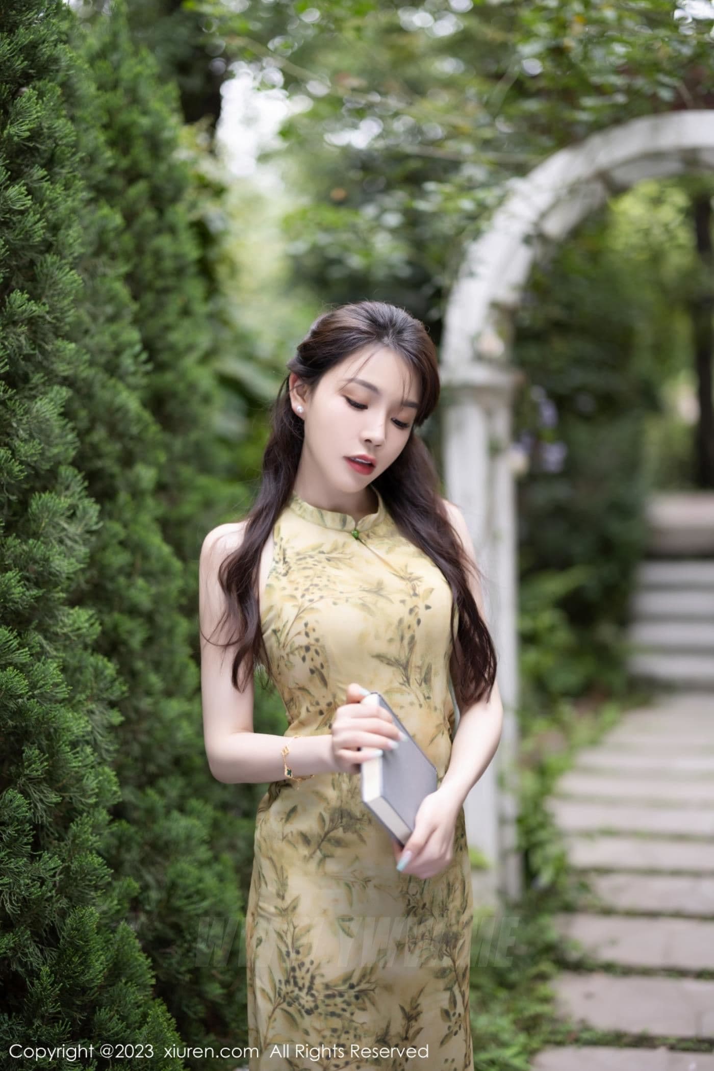 XiuRen秀人网 No.7083 徐莉芝Booty 长裙美腿