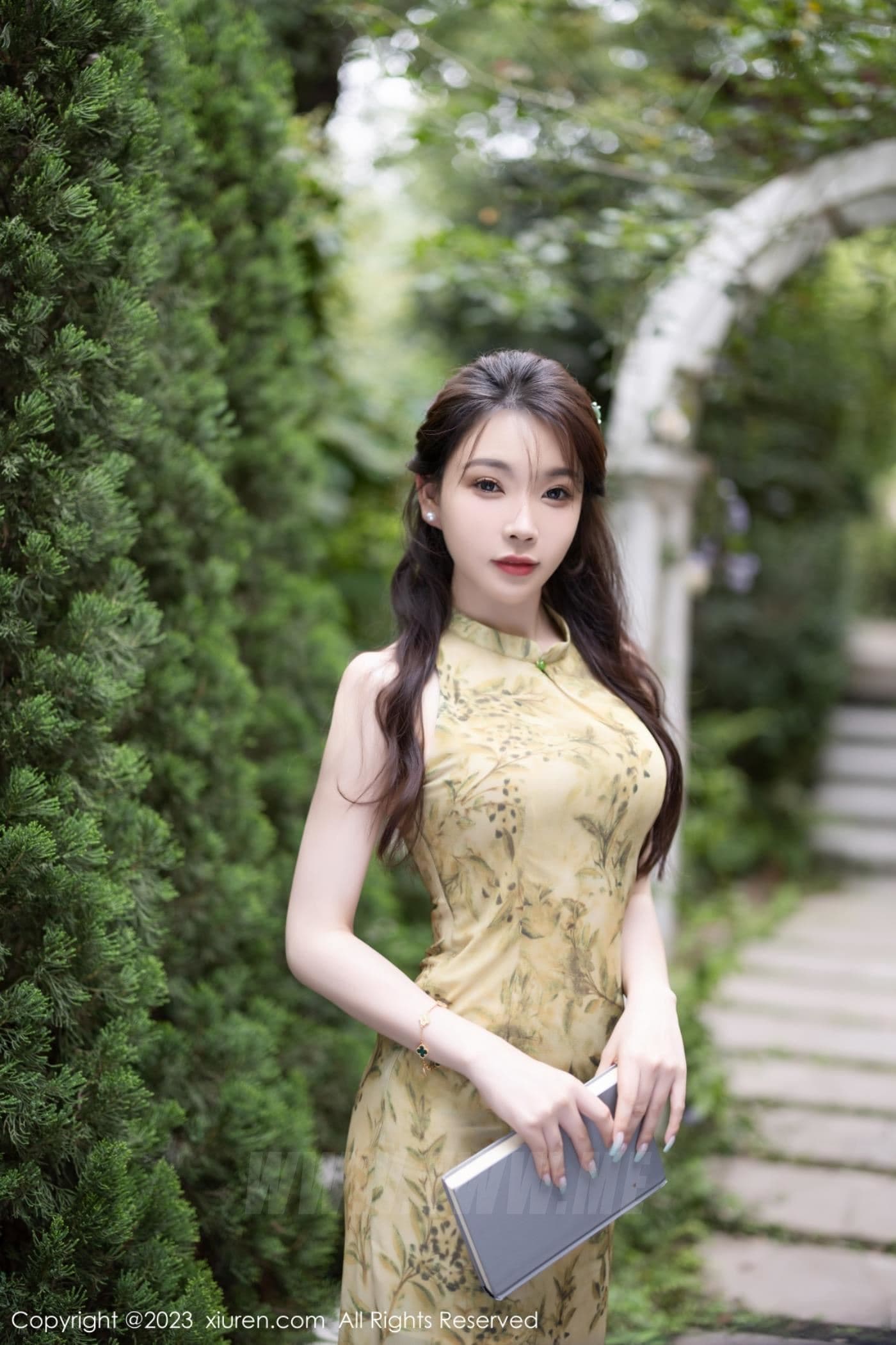 XiuRen秀人网 No.7083 徐莉芝Booty 长裙美腿