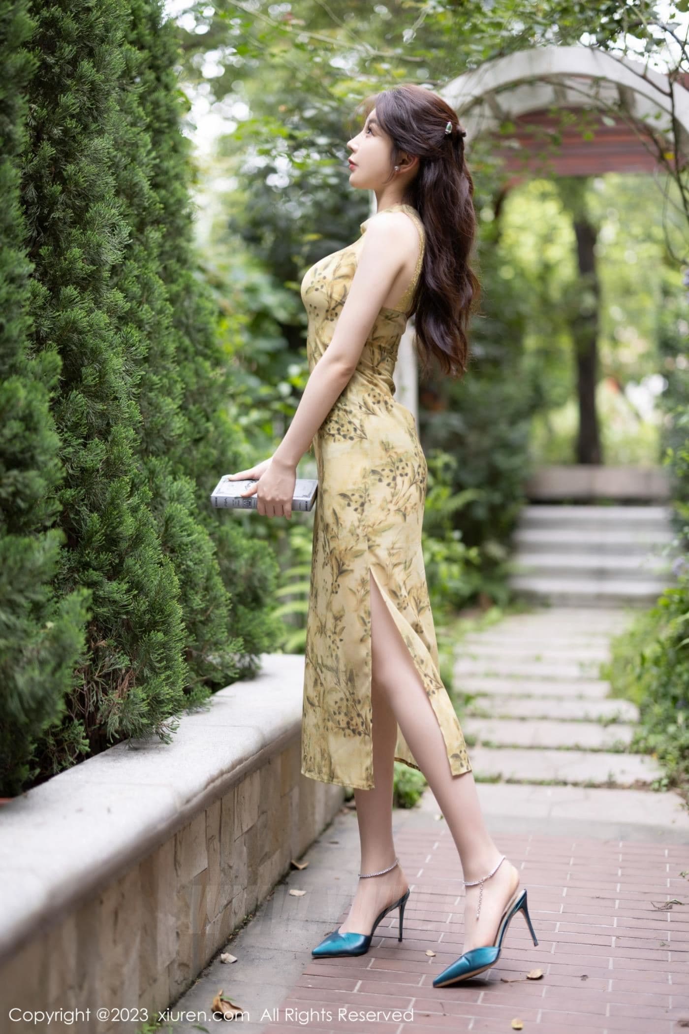 XiuRen秀人网 No.7083 徐莉芝Booty 长裙美腿