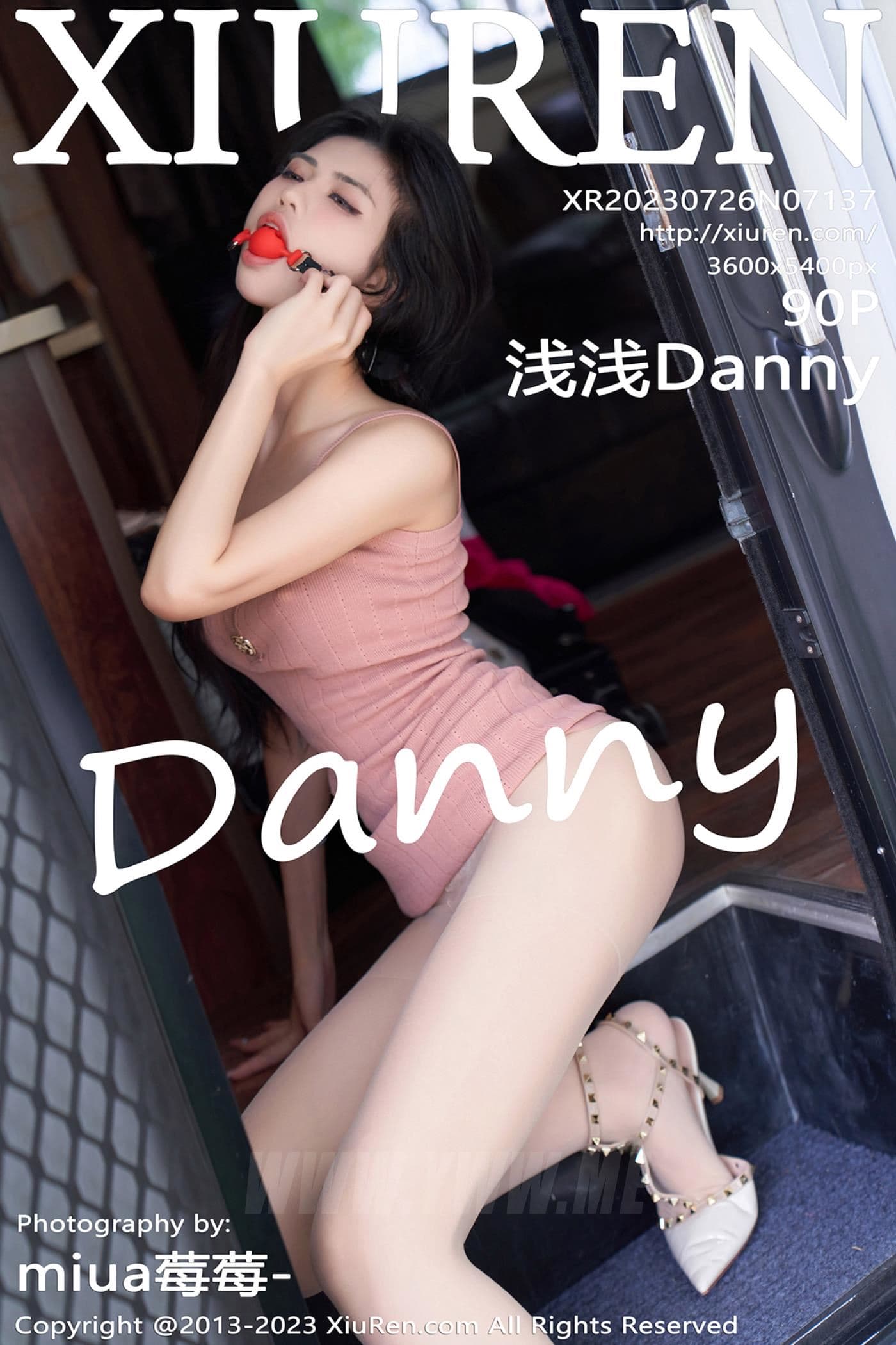 XiuRen秀人网 No.7137 浅浅Danny 户外美腿