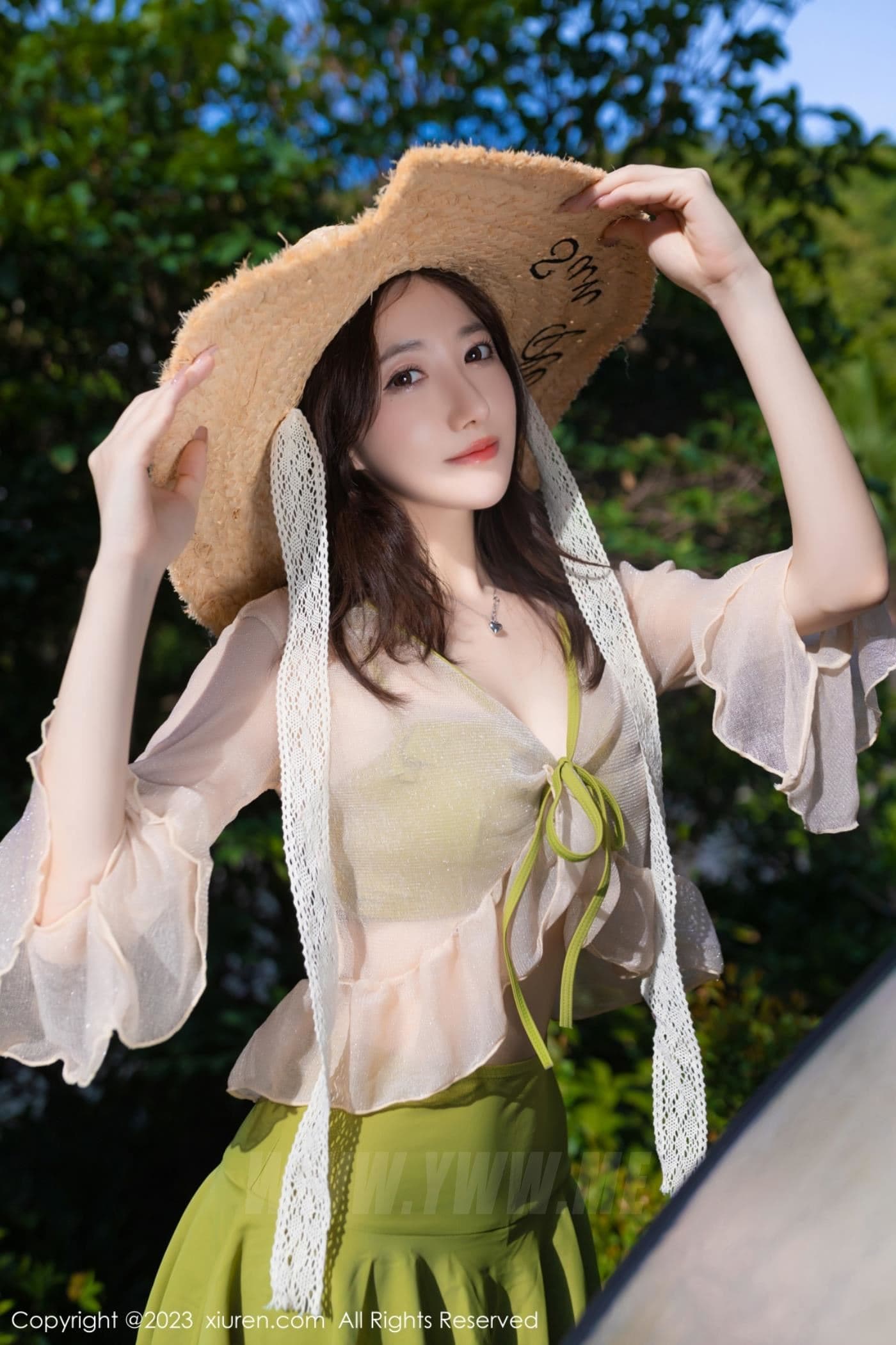 XiuRen秀人网 No.7189 鱼子酱Fish 户外美腿