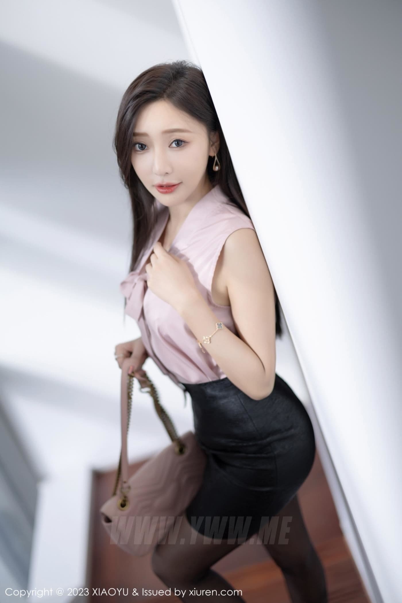 XIAOYU语画界 VOL.1086 王馨瑶yanni 黑丝短裙