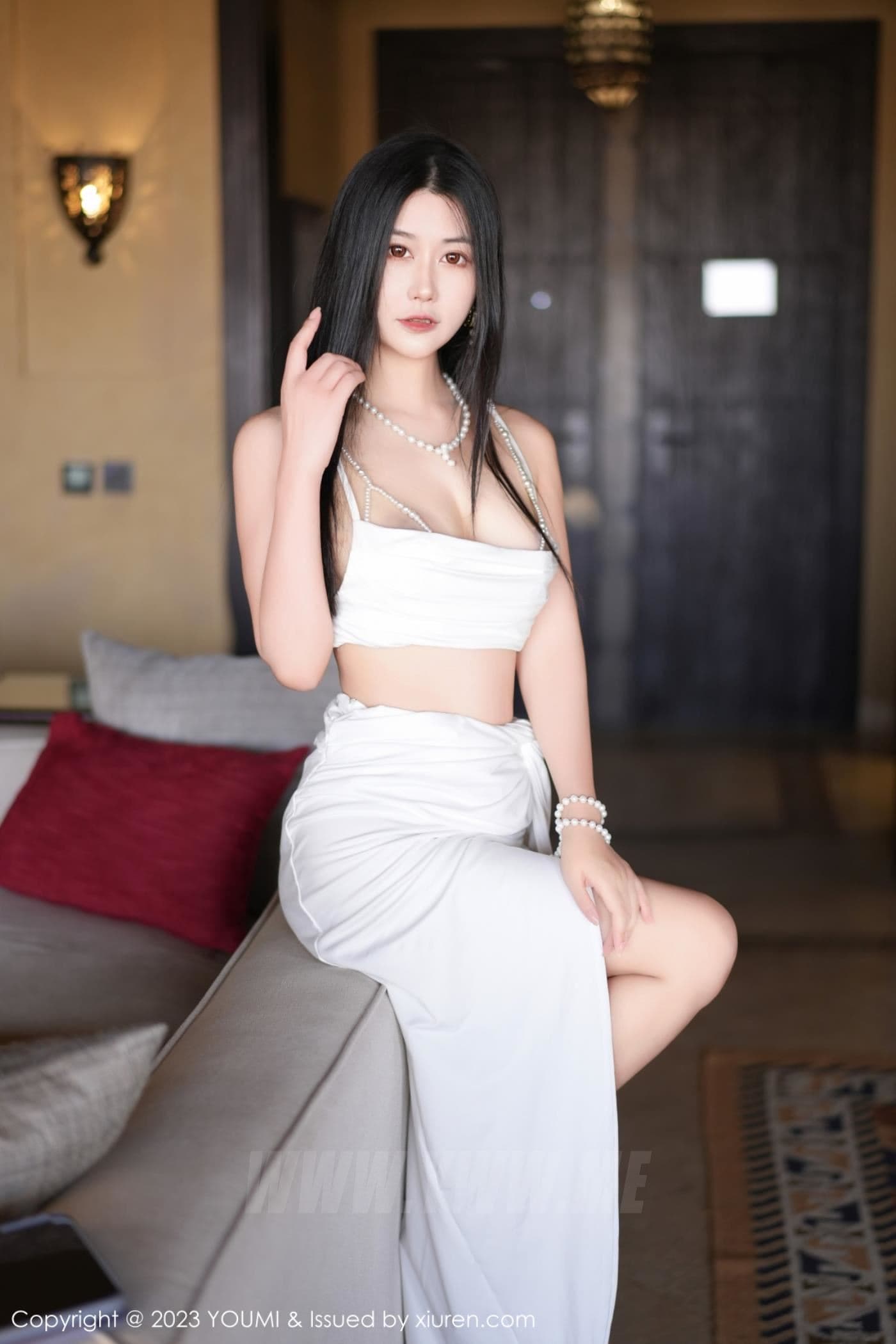 YOUMI尤蜜荟 VOL.971 laura阿姣 长裙美腿