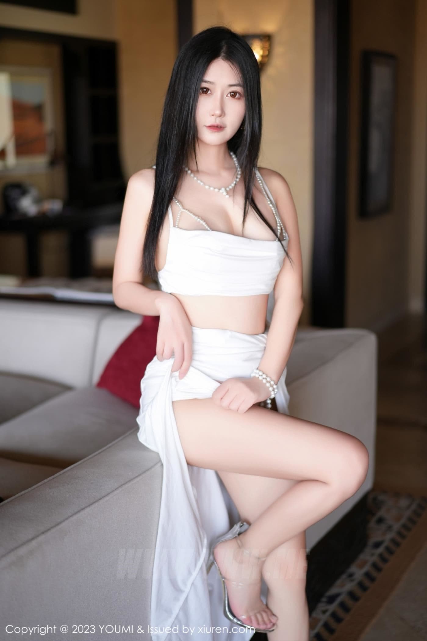 YOUMI尤蜜荟 VOL.971 laura阿姣 长裙美腿