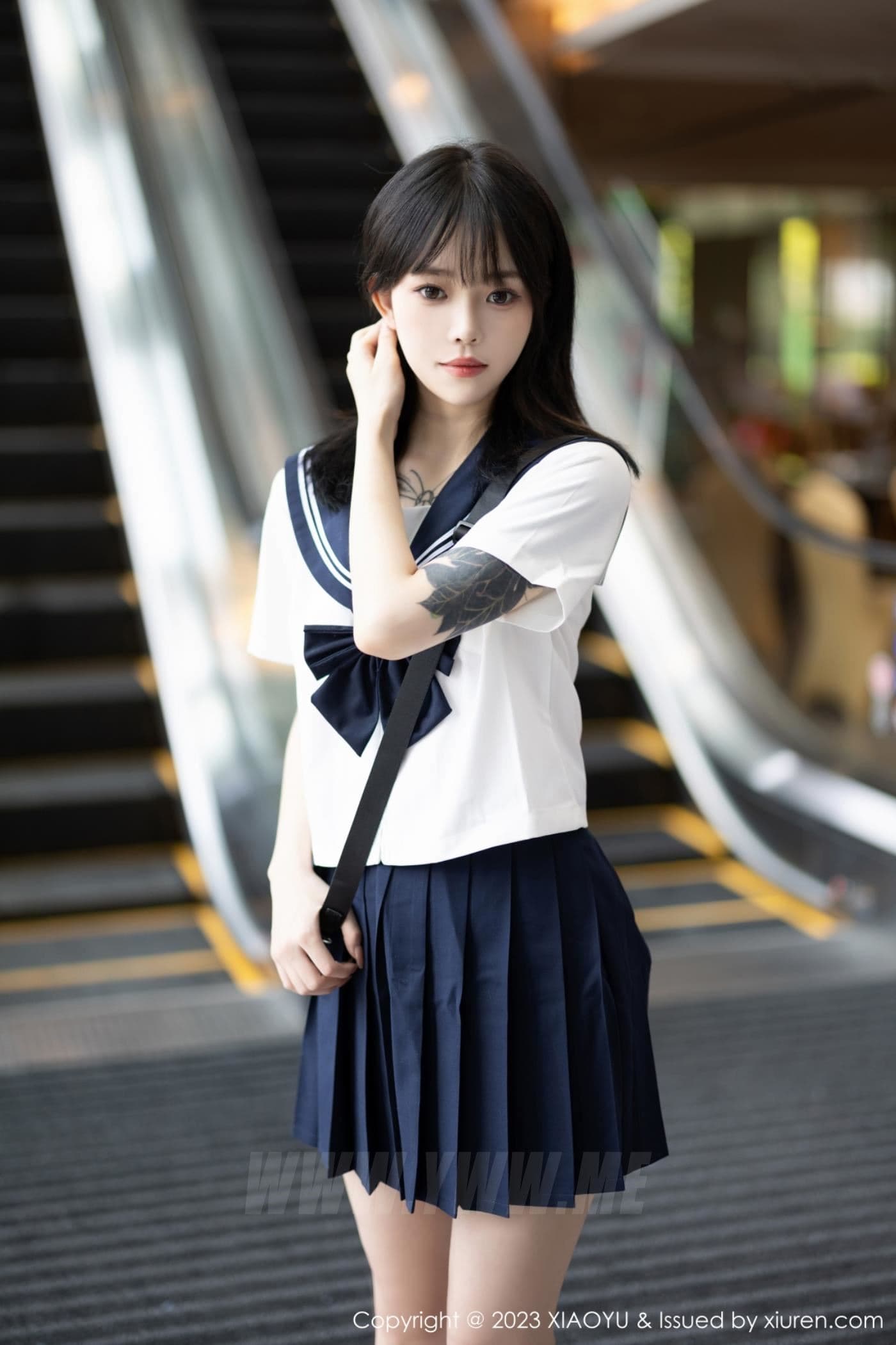 XIAOYU语画界 VOL.1087 奶瓶. 学生装美腿