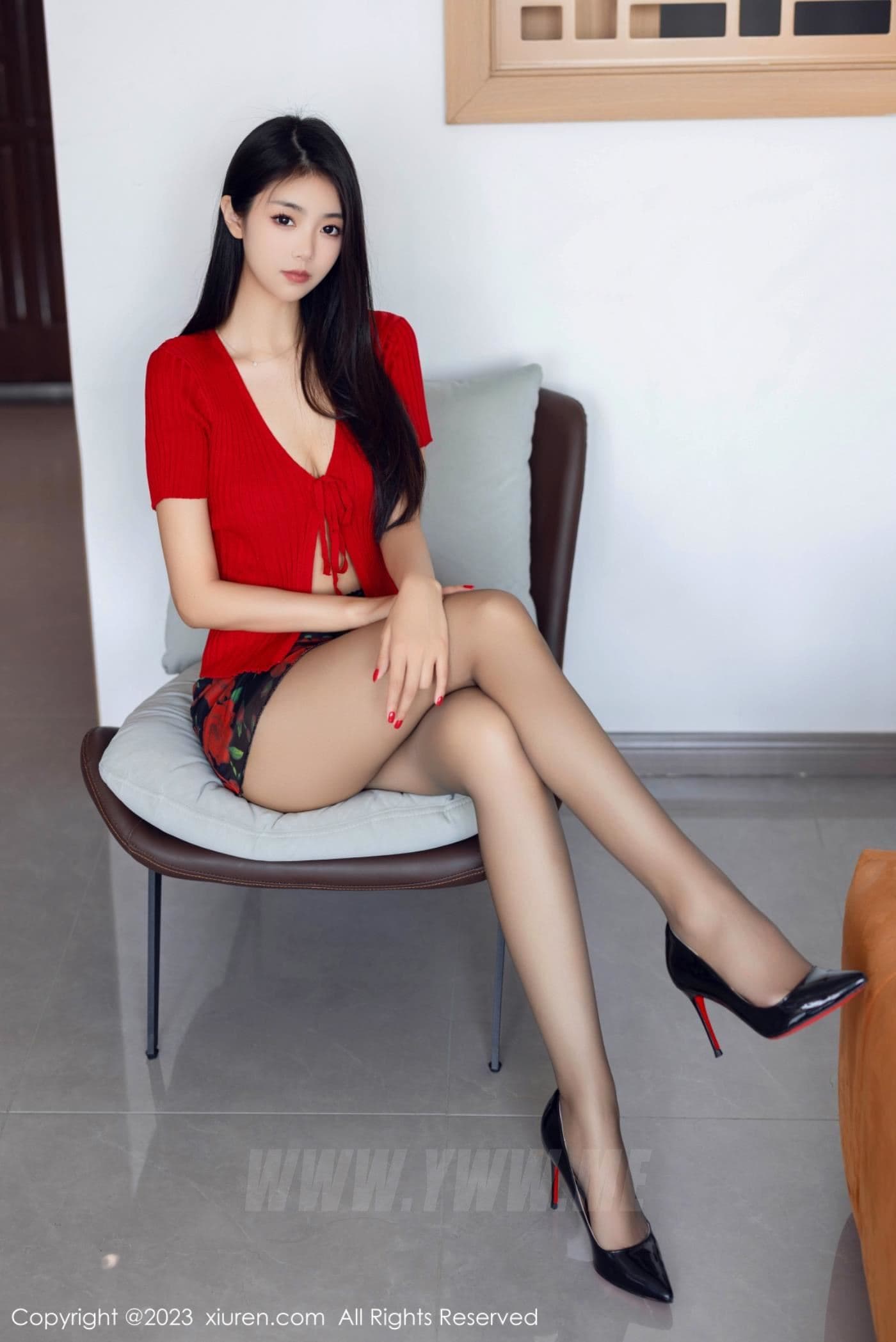 XiuRen秀人网 No.7249 可樂Vicky 短裙美腿