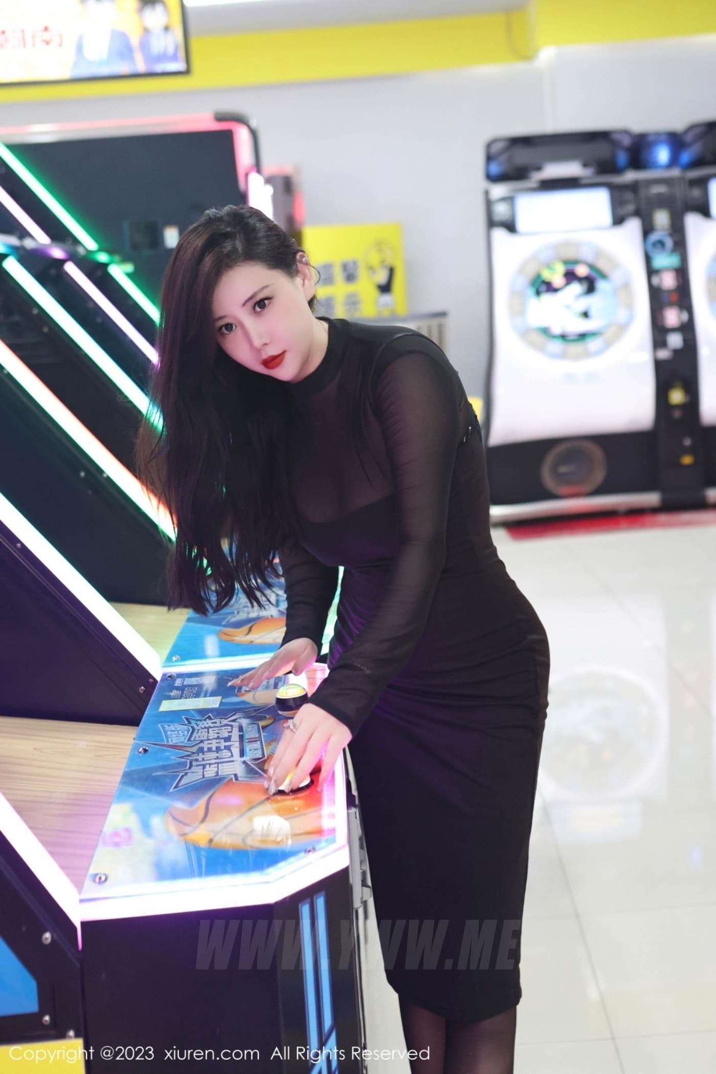 XiuRen秀人网 No.7230 王婉悠Queen 黑丝丰腴