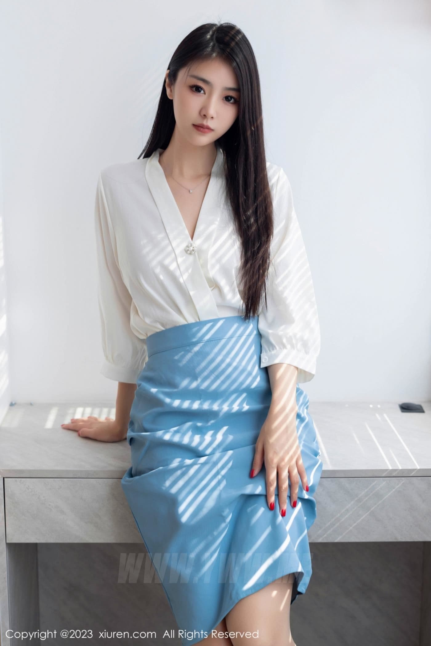 XiuRen秀人网 No.7314 可樂Vicky 短裙美腿